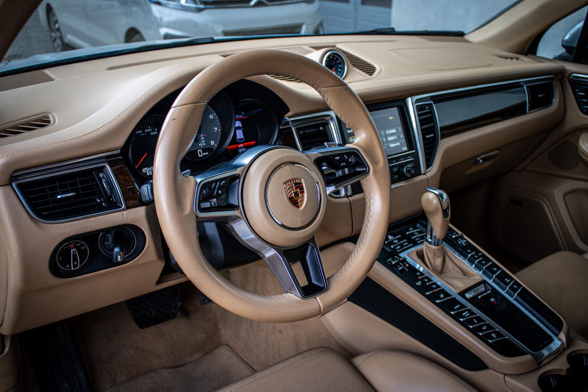 2014 Porsche Macan S, stříbrná suv, 125 433 km