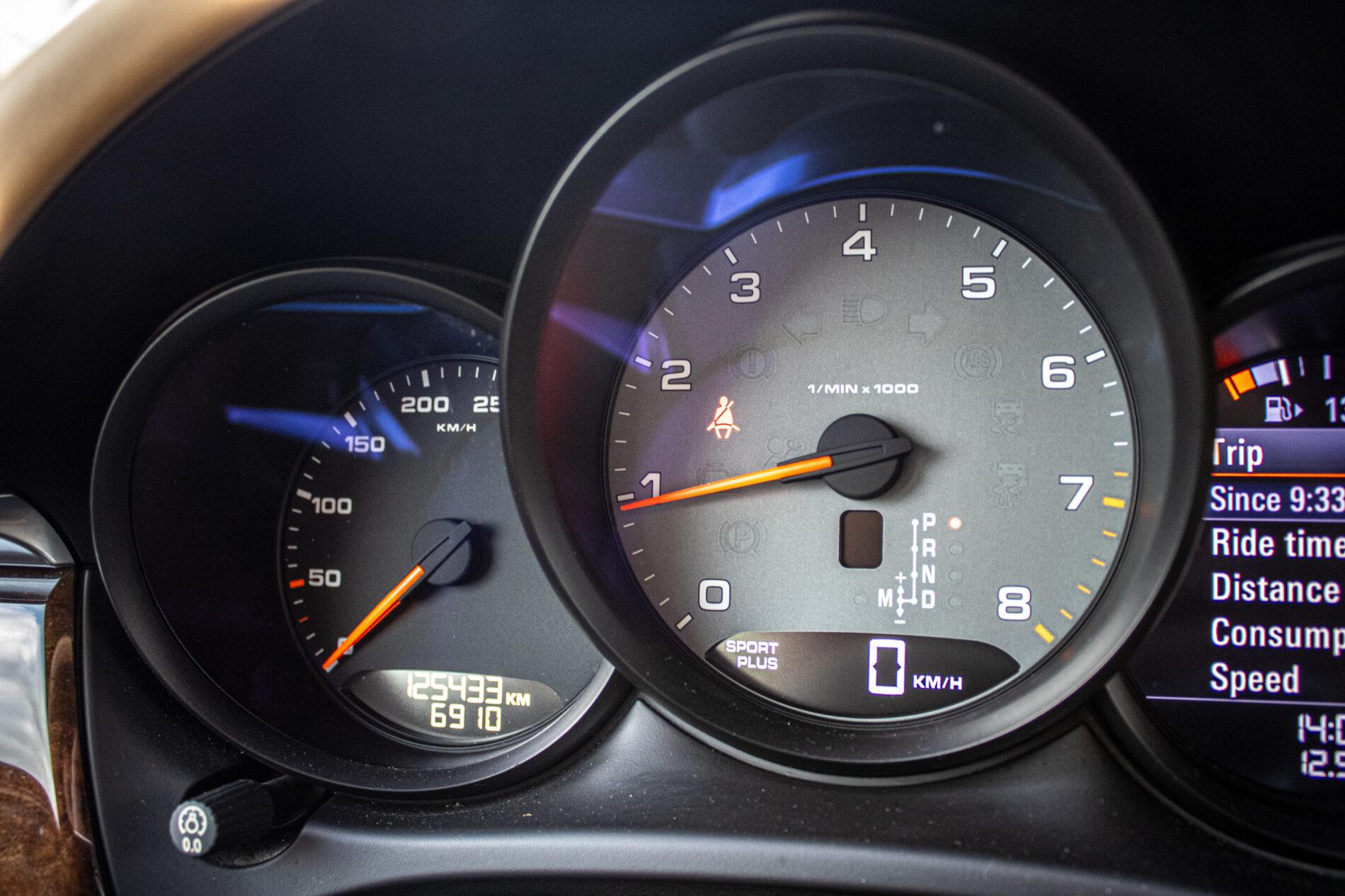 2014 Porsche Macan S, stříbrná suv, 125 433 km