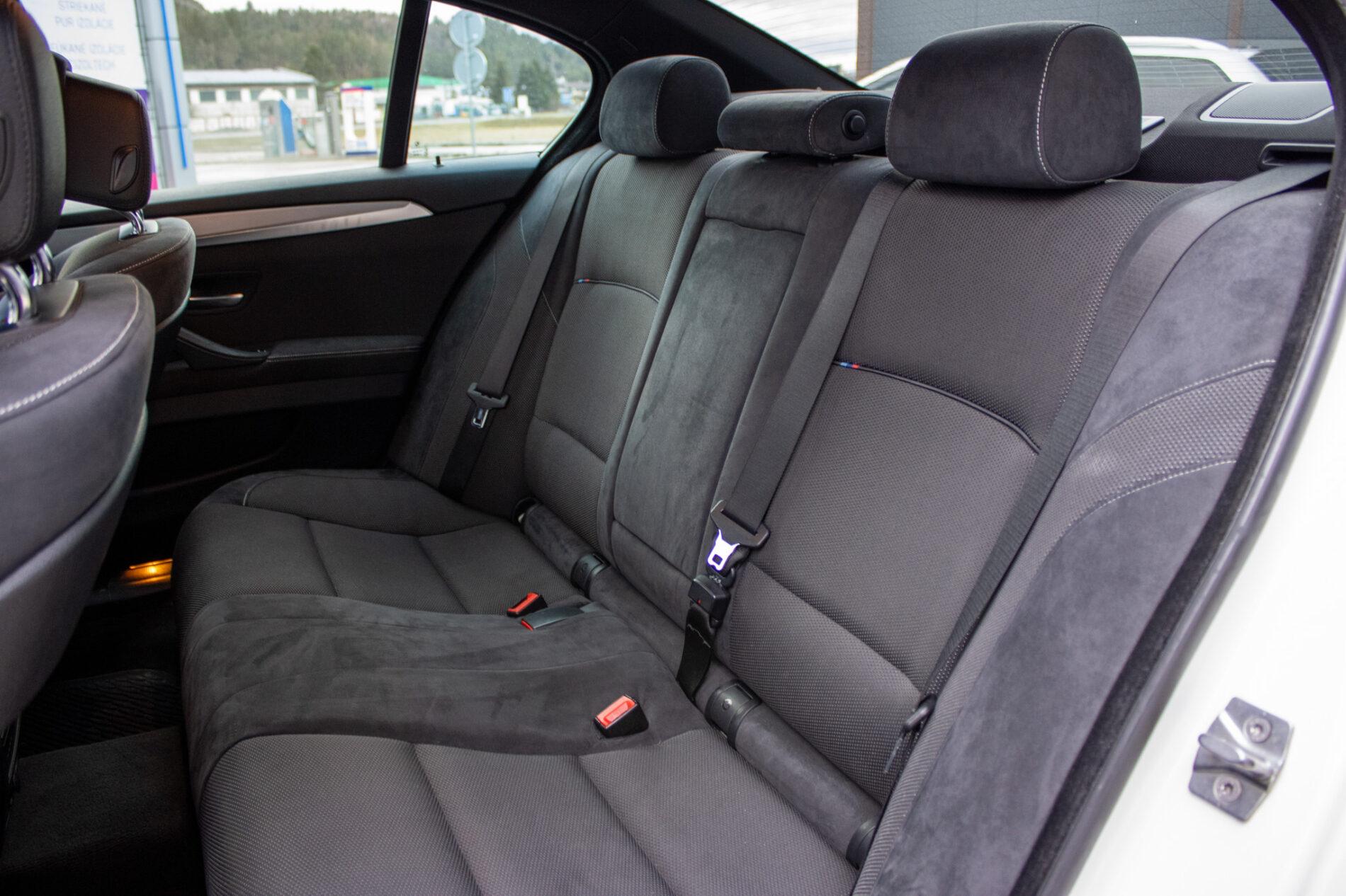2012 BMW 530d, bílá sedan, 254 243 km