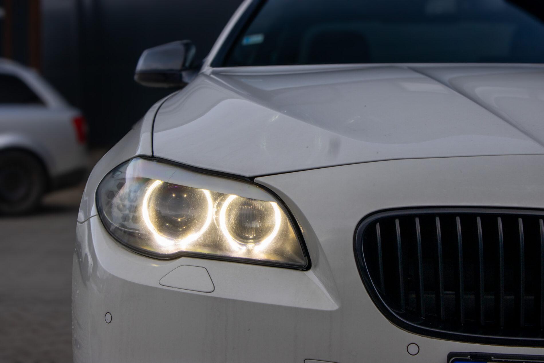 2012 BMW 530d, bílá sedan, 254 243 km