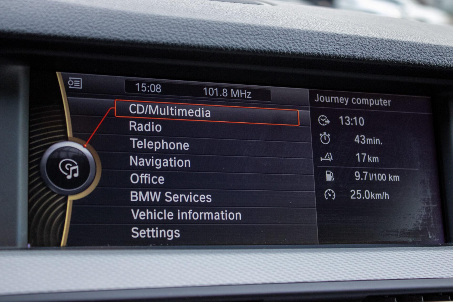 2012 BMW 530d, bílá sedan, 254 243 km