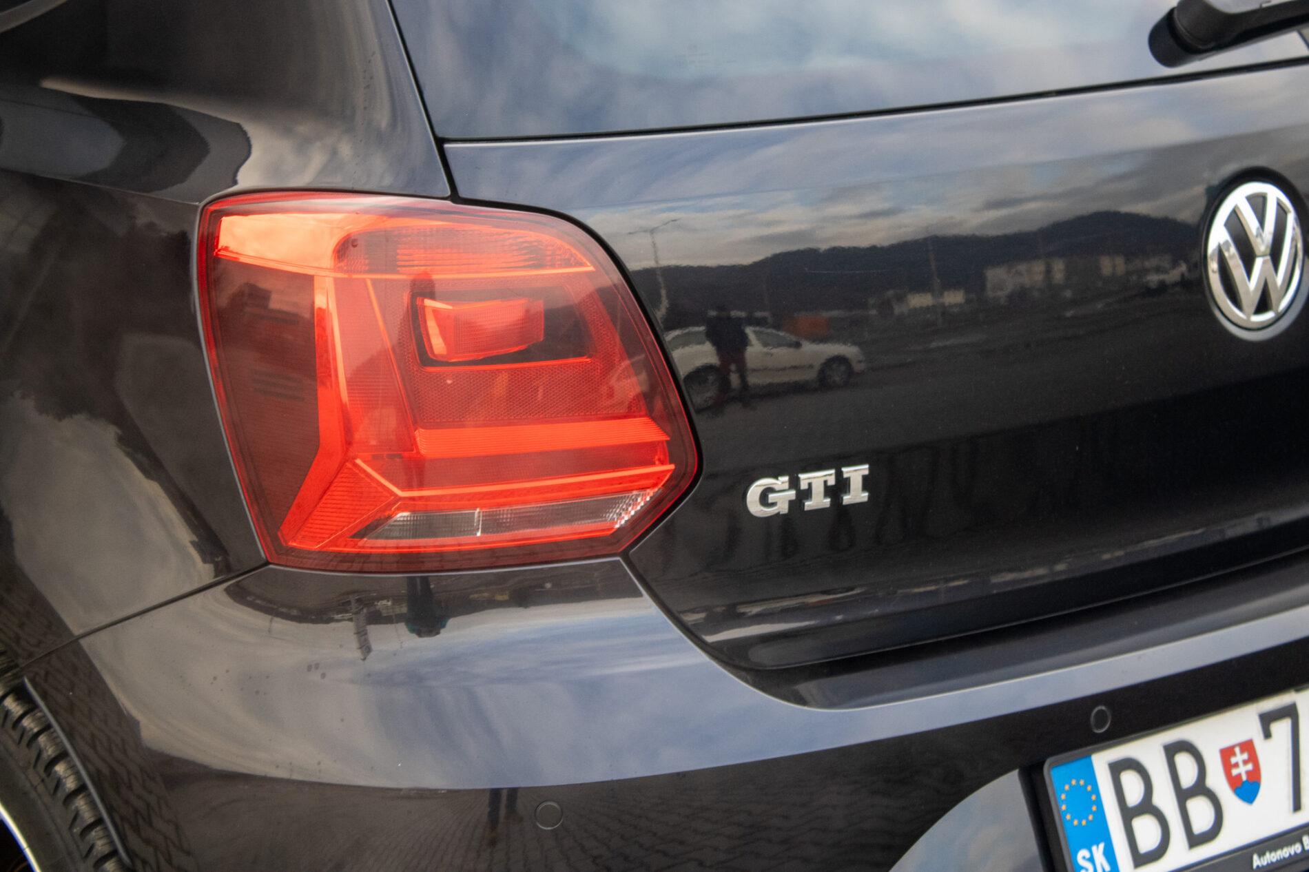 2016 Volkswagen Polo GTI, černá hatchback, 49 625 km