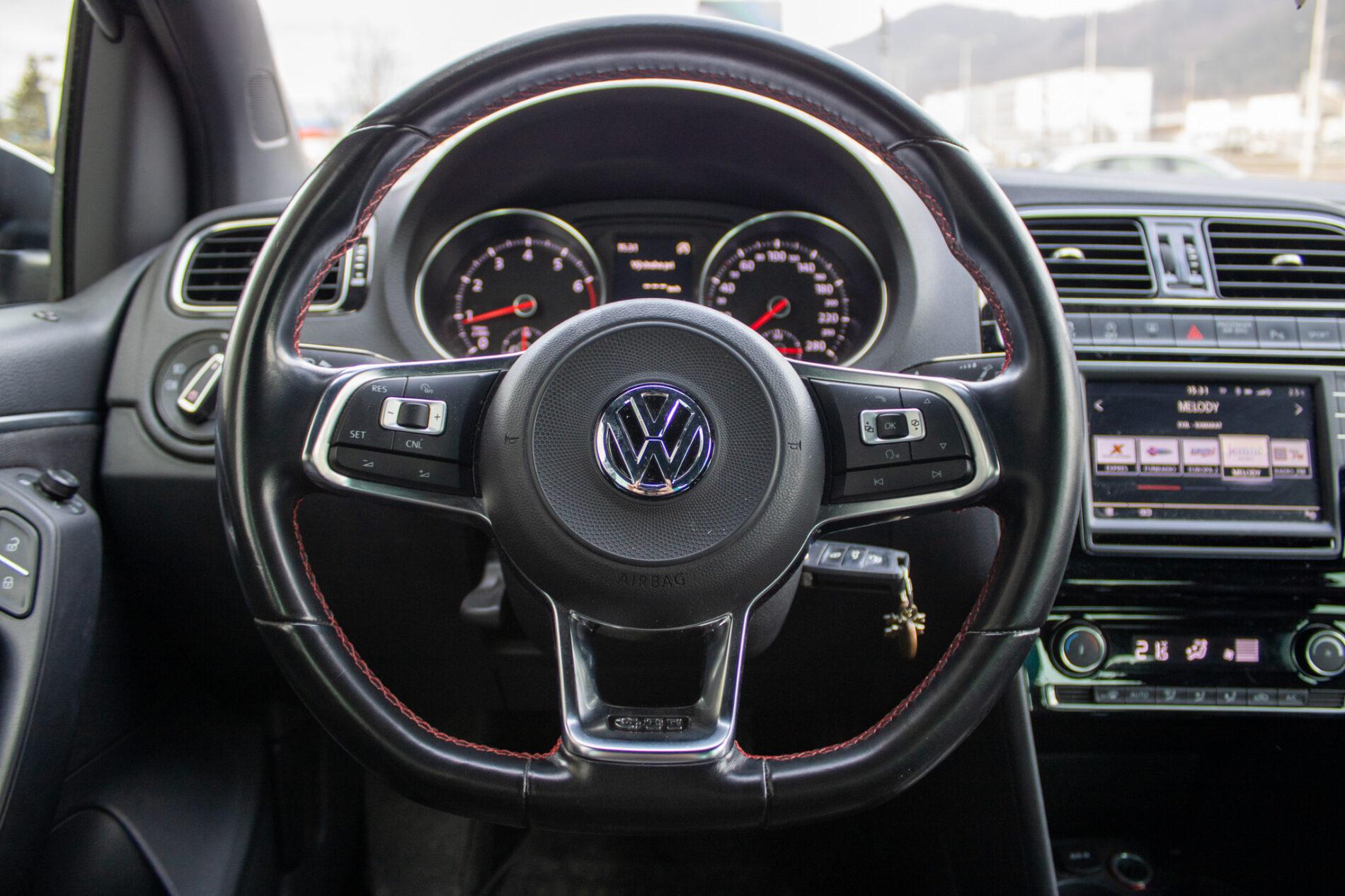 2016 Volkswagen Polo GTI, černá hatchback, 49 625 km