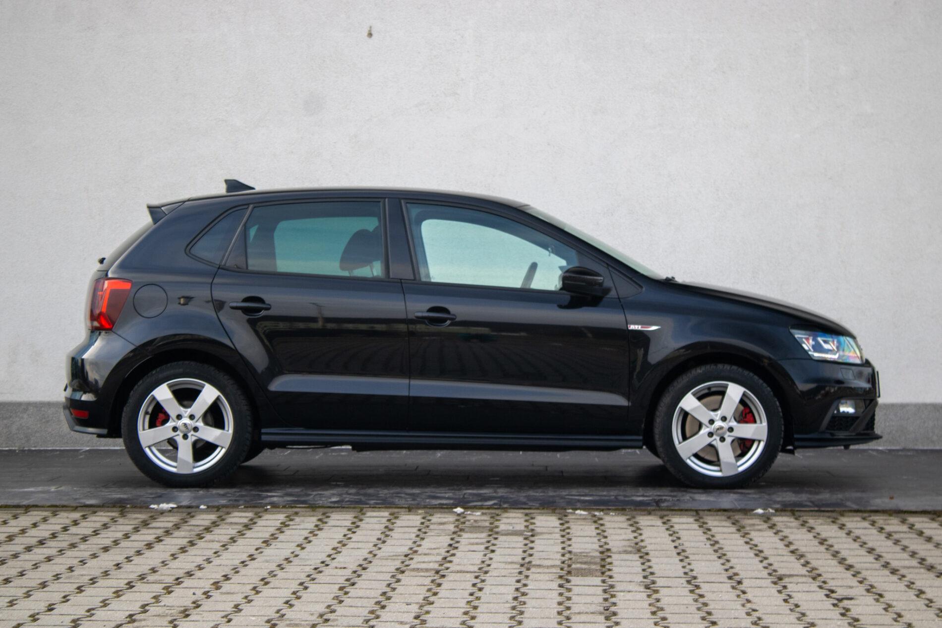 2016 Volkswagen Polo GTI, černá hatchback, 49 625 km