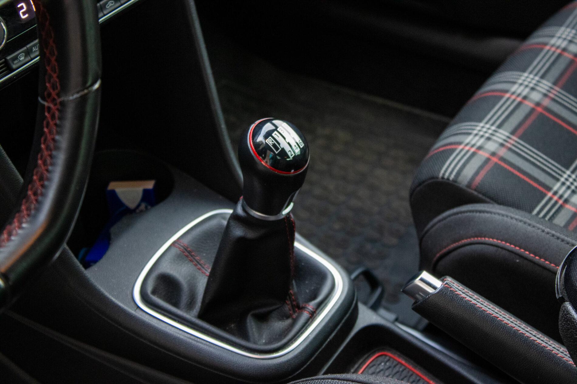 2016 Volkswagen Polo GTI, černá hatchback, 49 625 km