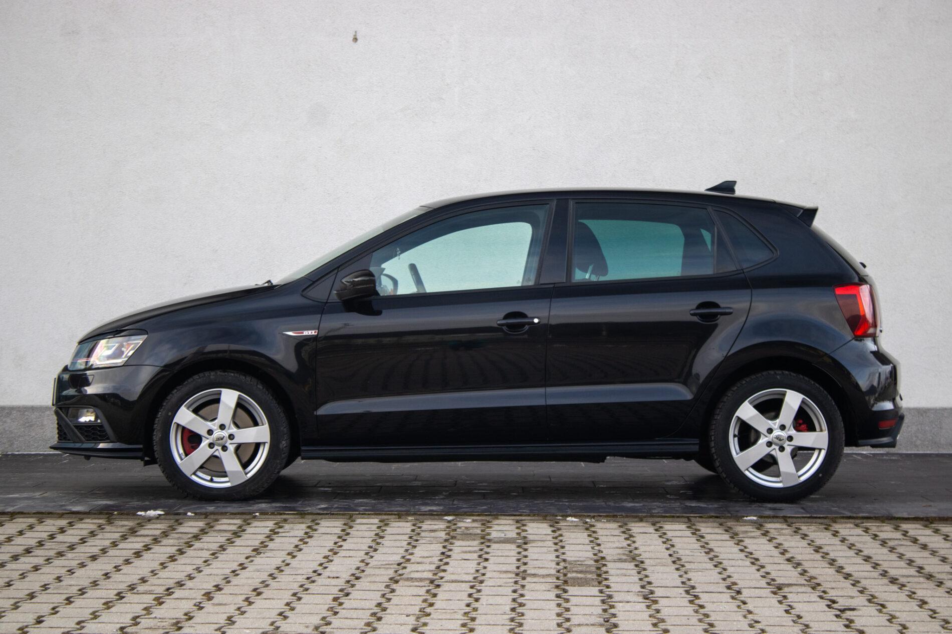 2016 Volkswagen Polo GTI, černá hatchback, 49 625 km