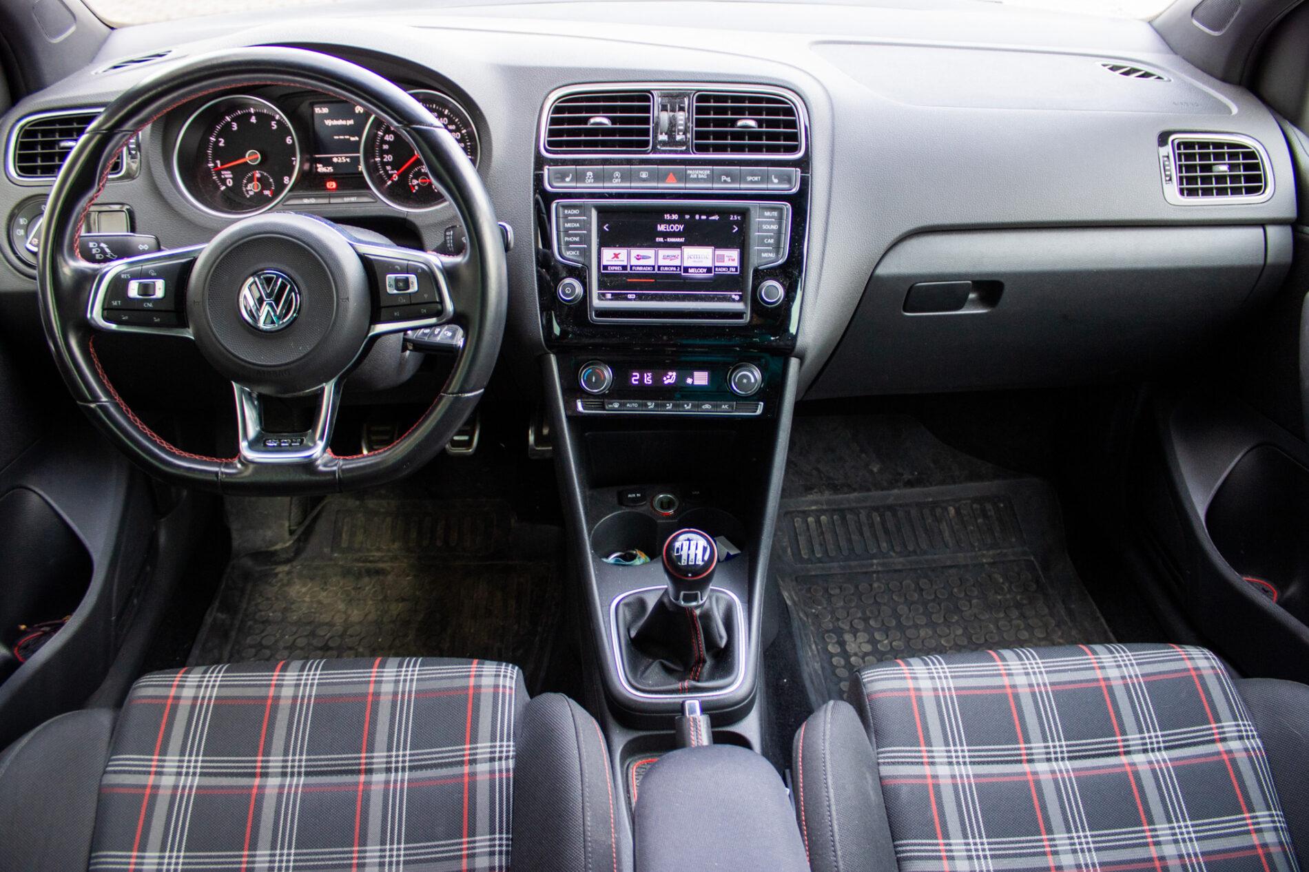 2016 Volkswagen Polo GTI, černá hatchback, 49 625 km