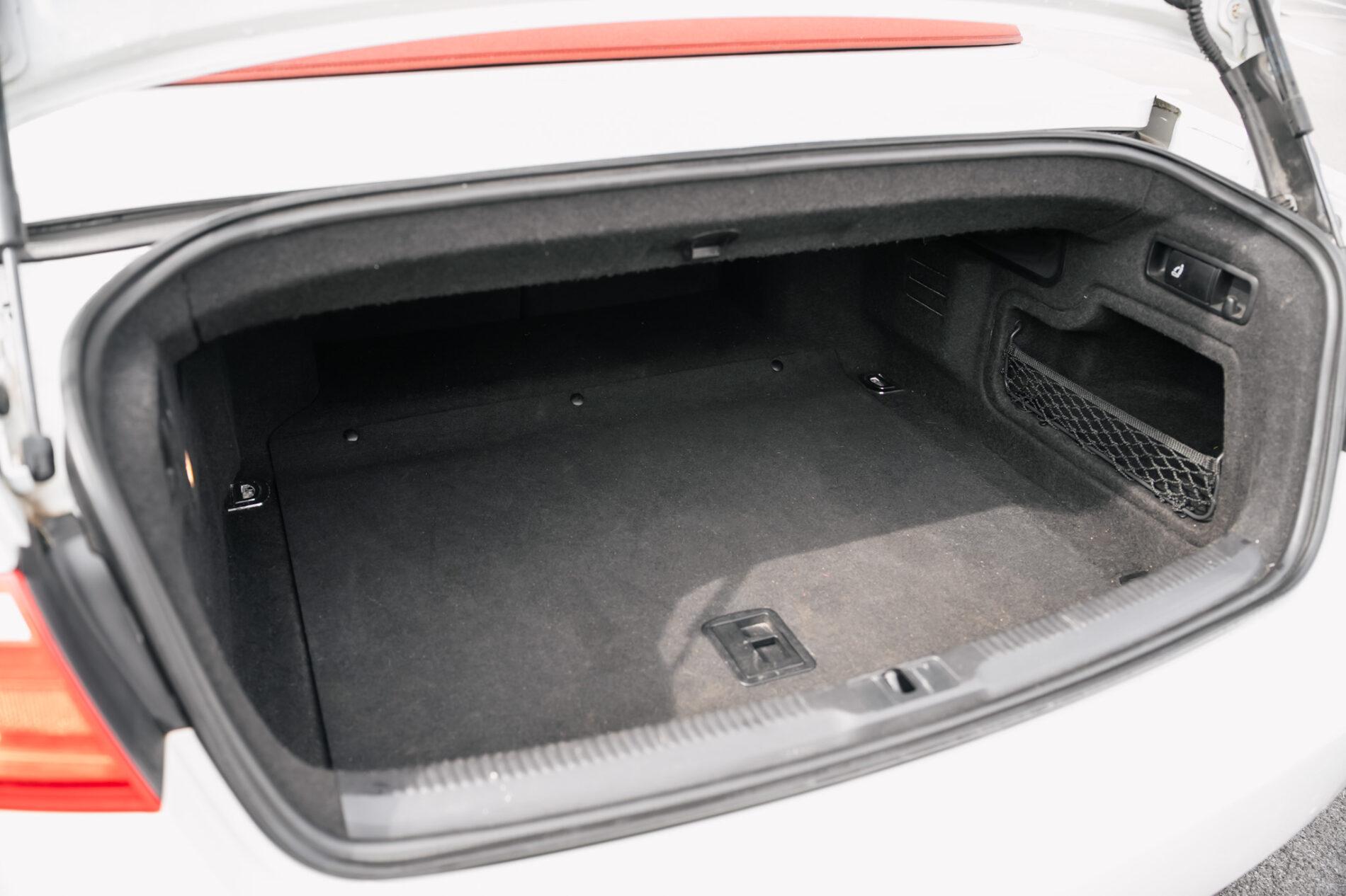2010 AUDI A5, bílá kabriolet, 357 143 km