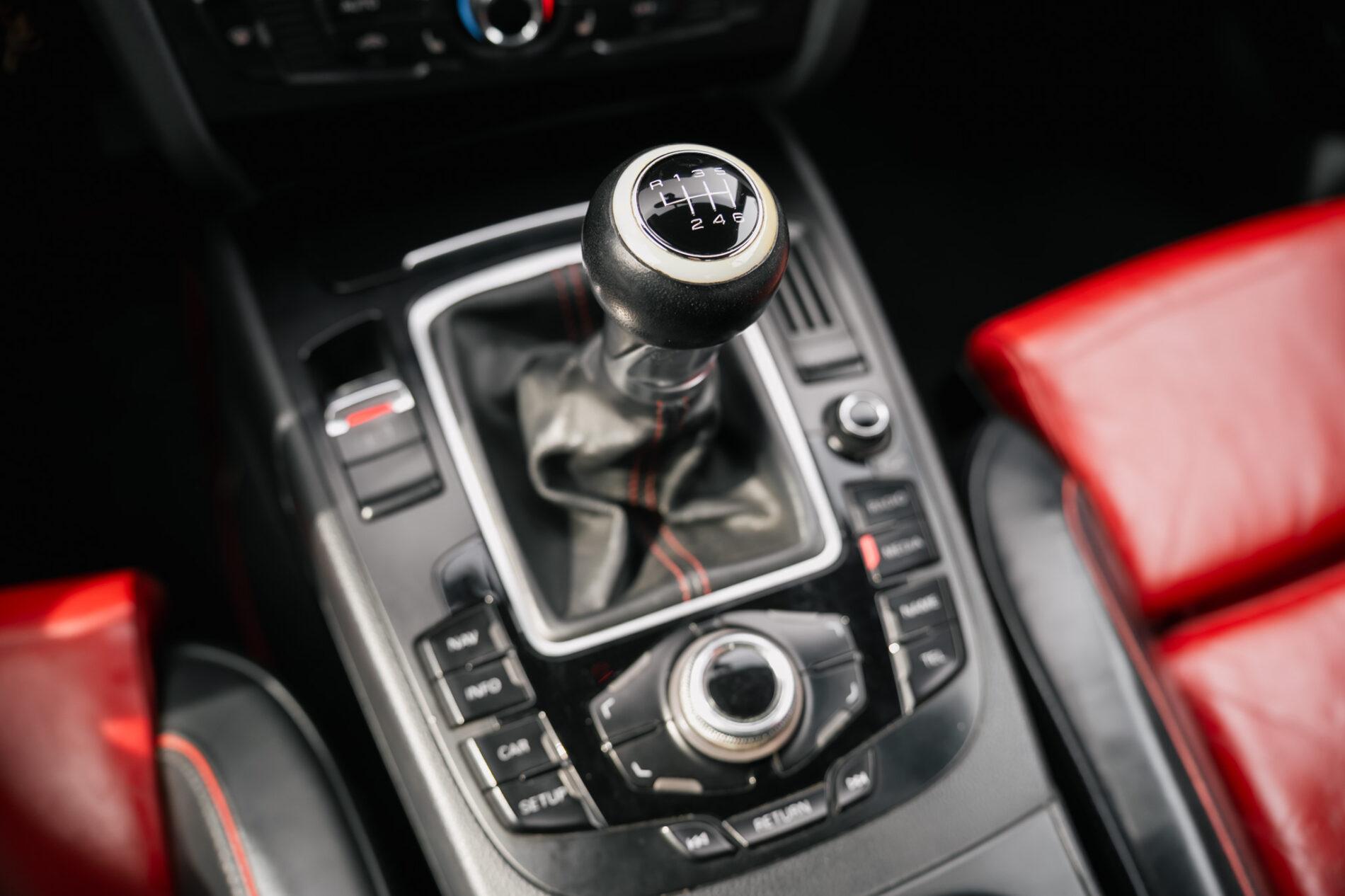 2010 AUDI A5, bílá kabriolet, 357 143 km