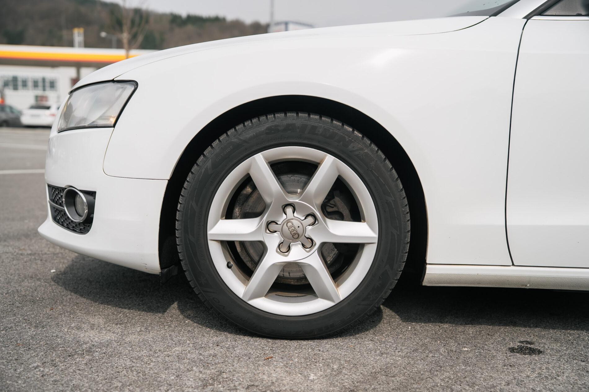 2010 AUDI A5, bílá kabriolet, 357 143 km