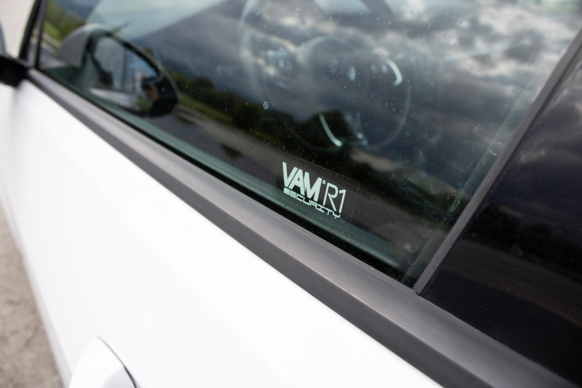 2016 Volkswagen Golf GTI, bílá hatchback, 120 335 km
