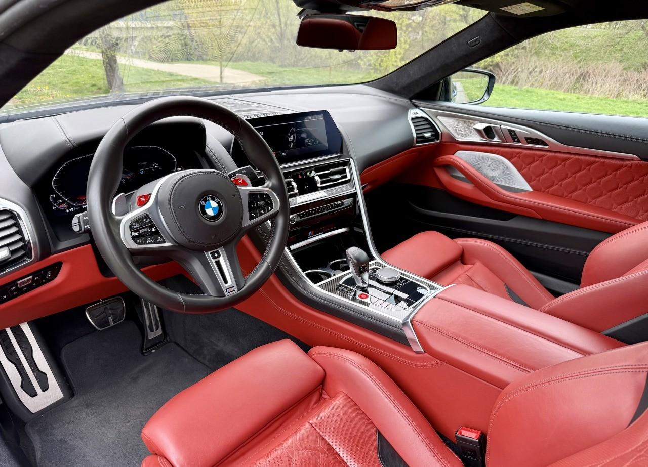 2020 BMW M8 Competition, modrá kupé, 107 000 km