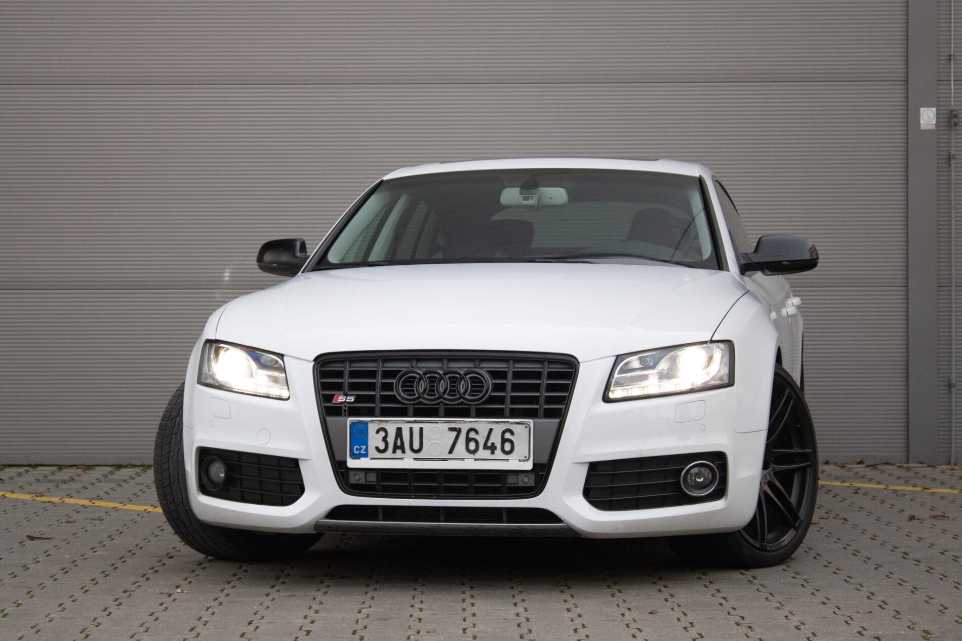 2011 AUDI S5, bílá sedan, 193 834 km