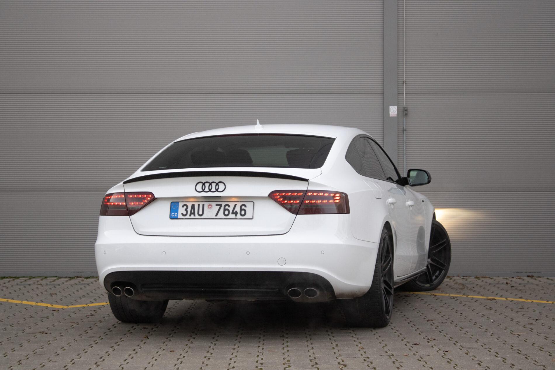 2011 AUDI S5, bílá sedan, 193 834 km