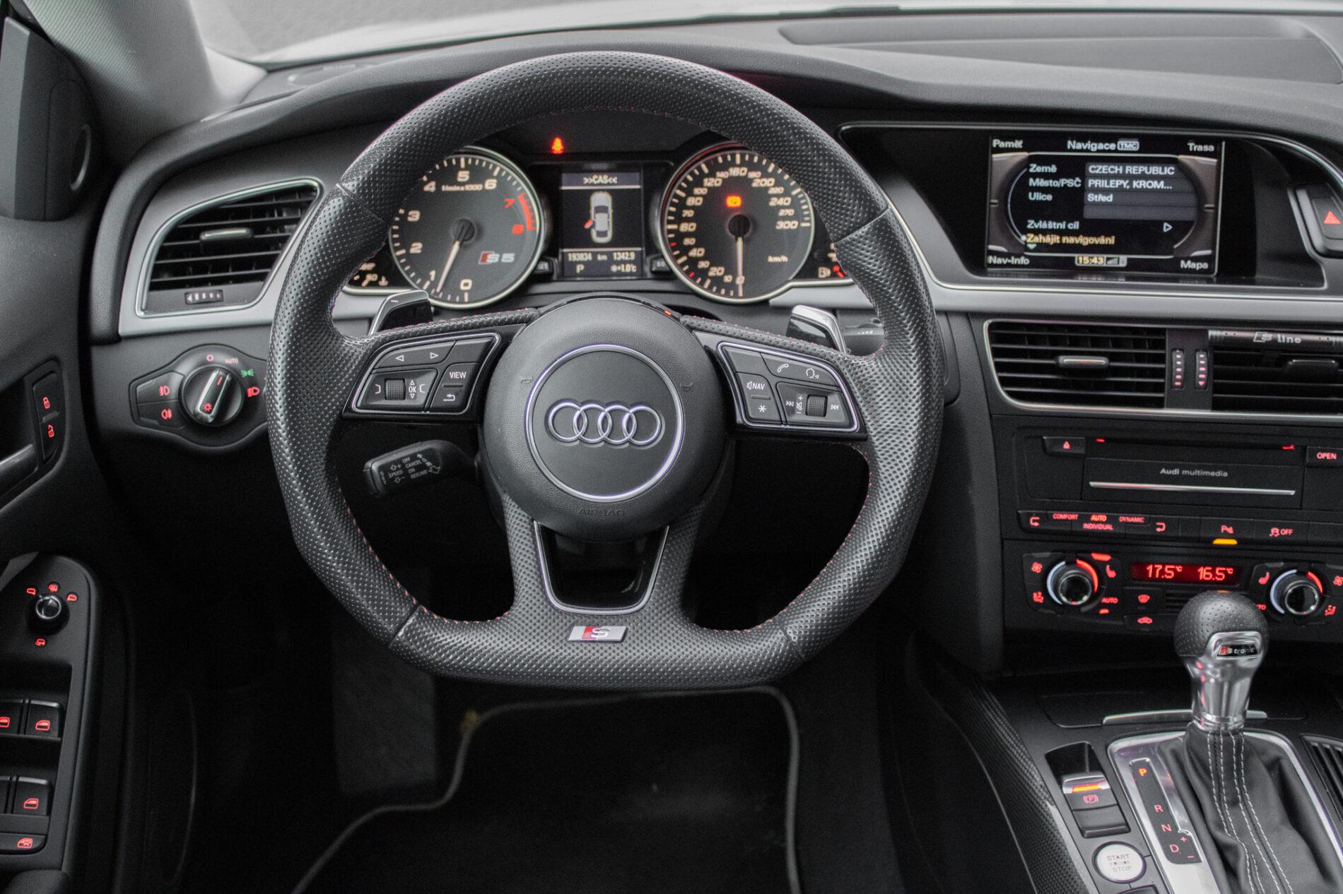 2011 AUDI S5, bílá sedan, 193 834 km