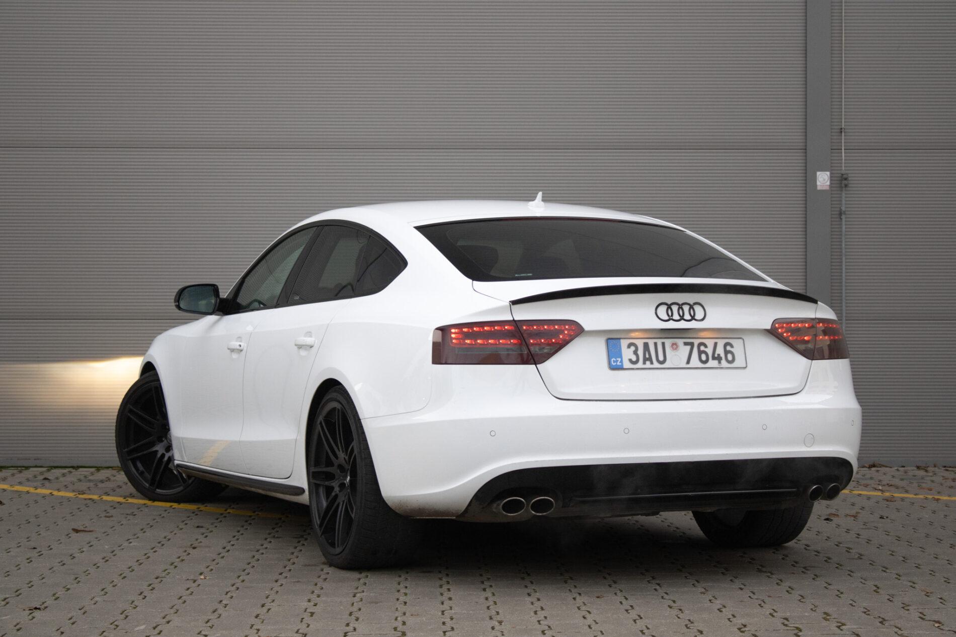 2011 AUDI S5, bílá sedan, 193 834 km