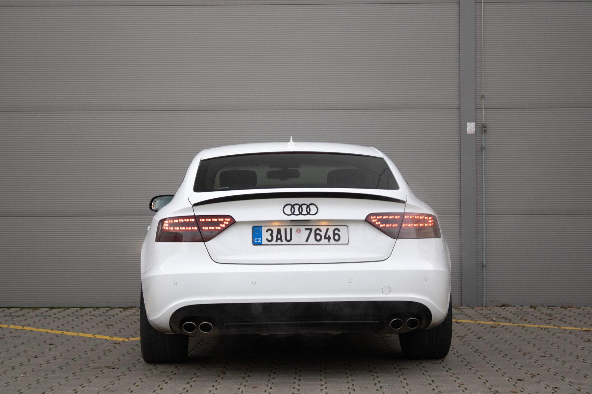 2011 AUDI S5, bílá sedan, 193 834 km
