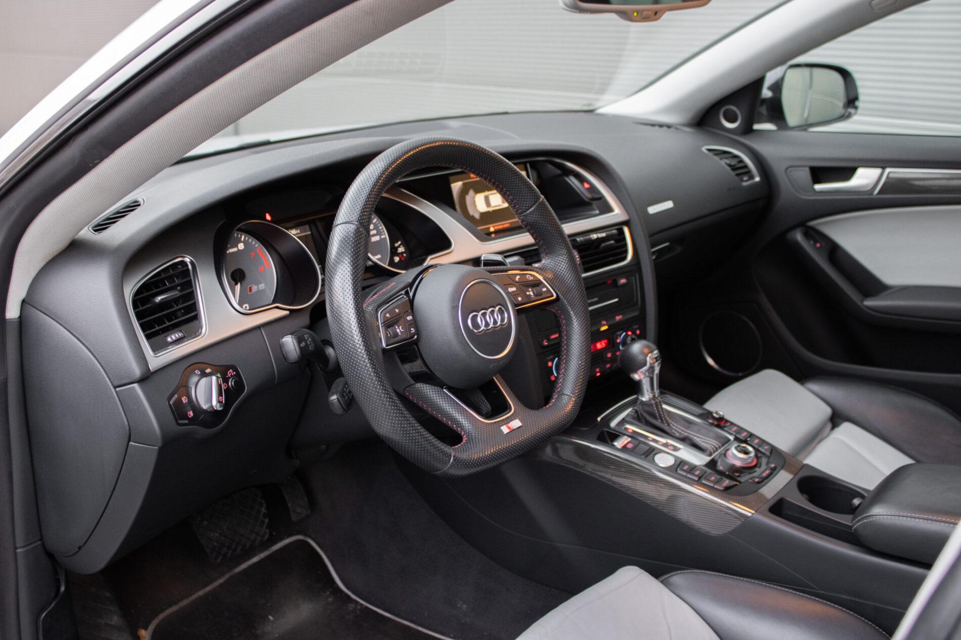 2011 AUDI S5, bílá sedan, 193 834 km
