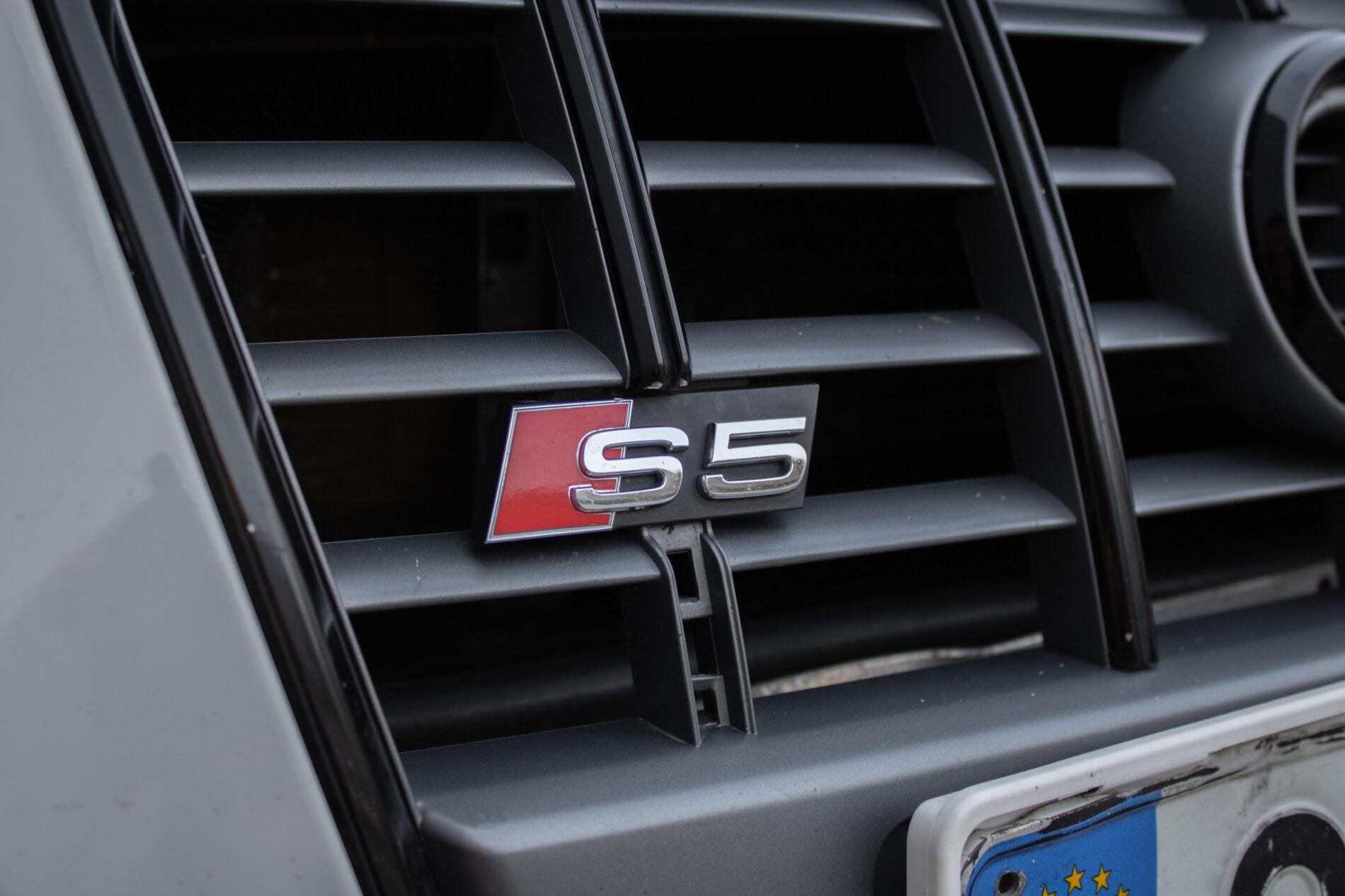 2011 AUDI S5, bílá sedan, 193 834 km