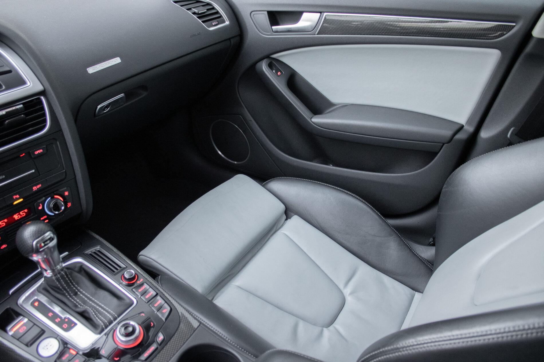 2011 AUDI S5, bílá sedan, 193 834 km