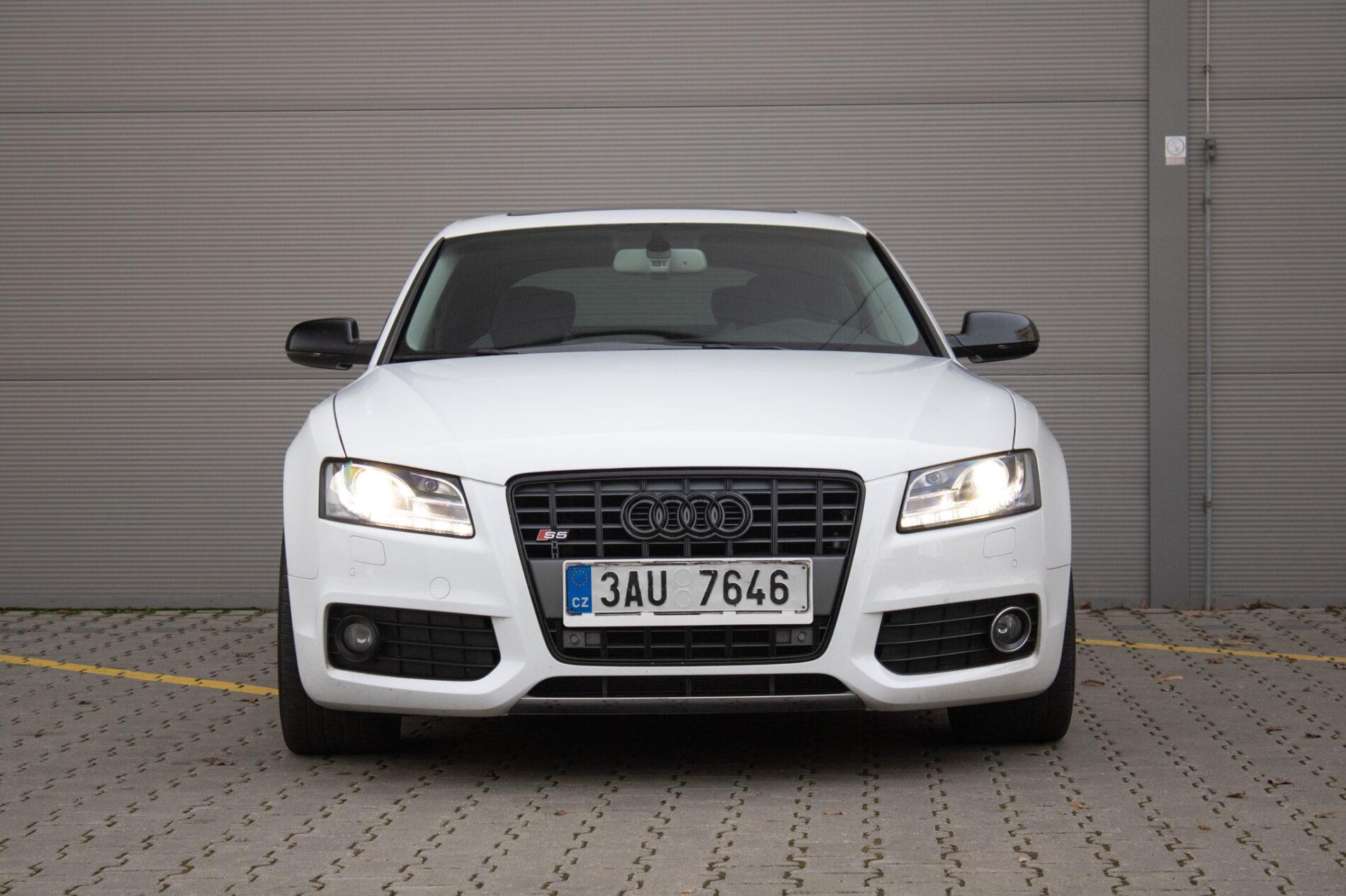 2011 AUDI S5, bílá sedan, 193 834 km