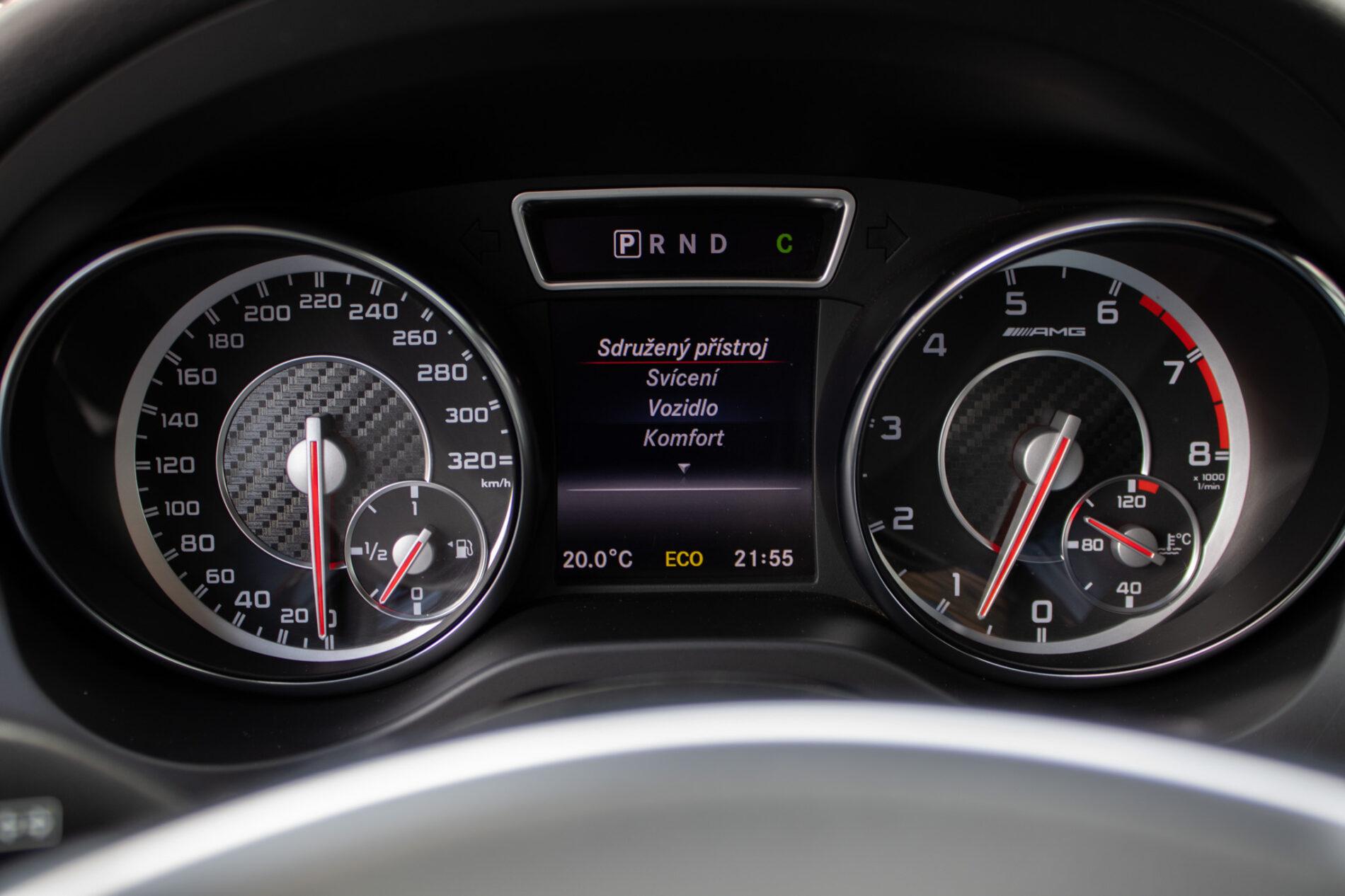 2014 Mercedes-Benz CLA 45 AMG, černá kupé, 135 120 km