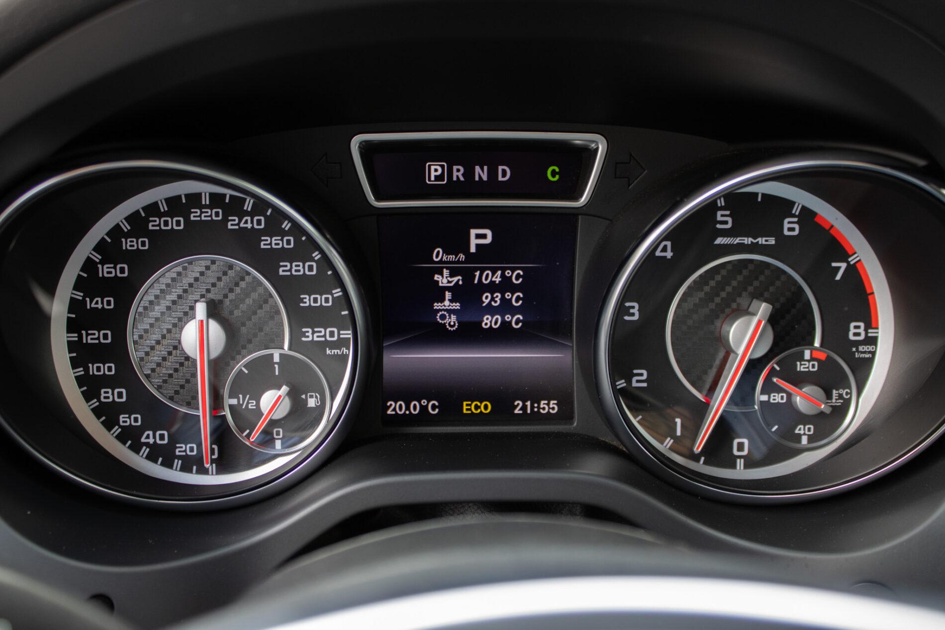 2014 Mercedes-Benz CLA 45 AMG, černá kupé, 135 120 km