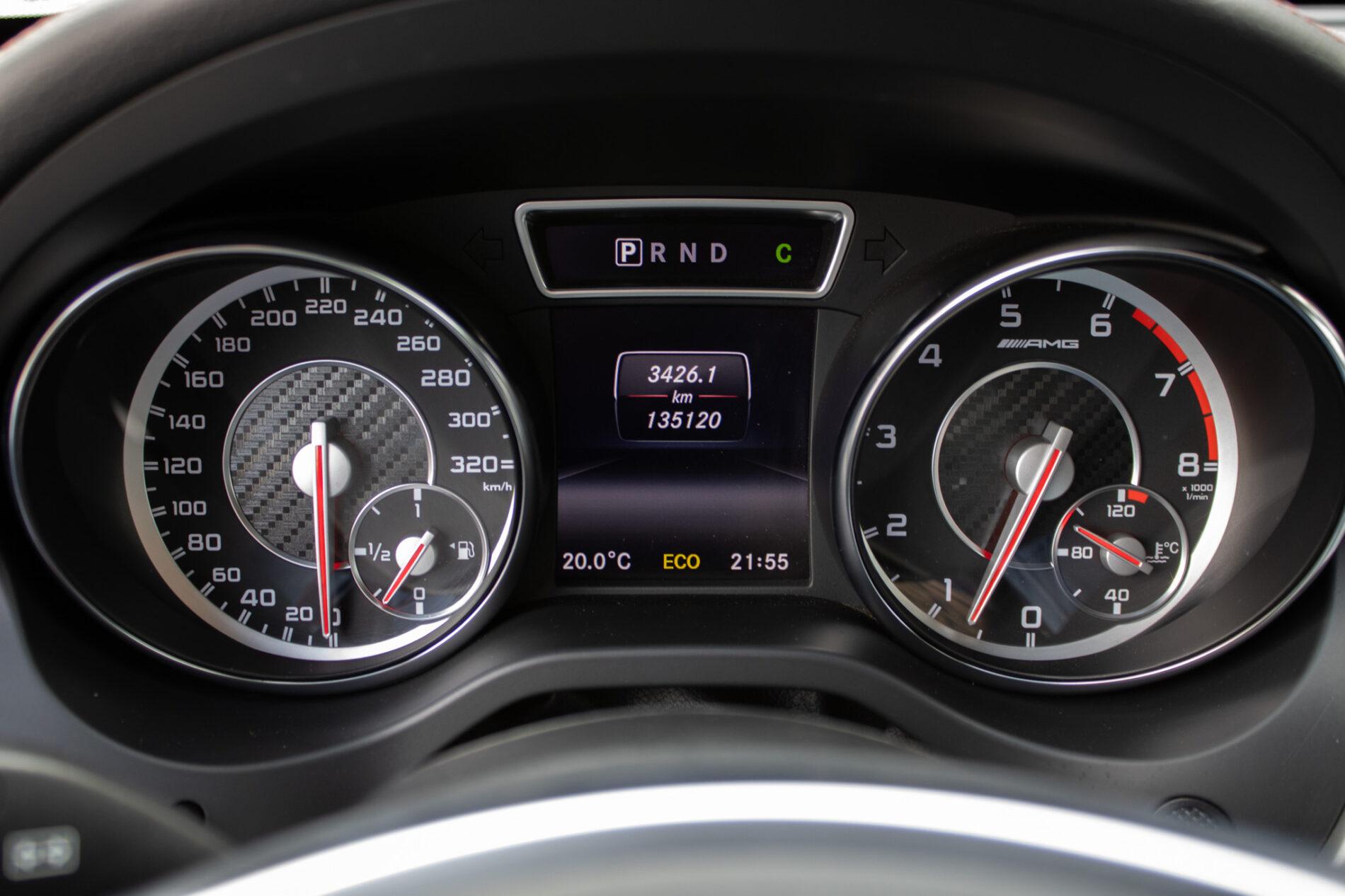 2014 Mercedes-Benz CLA 45 AMG, černá kupé, 135 120 km