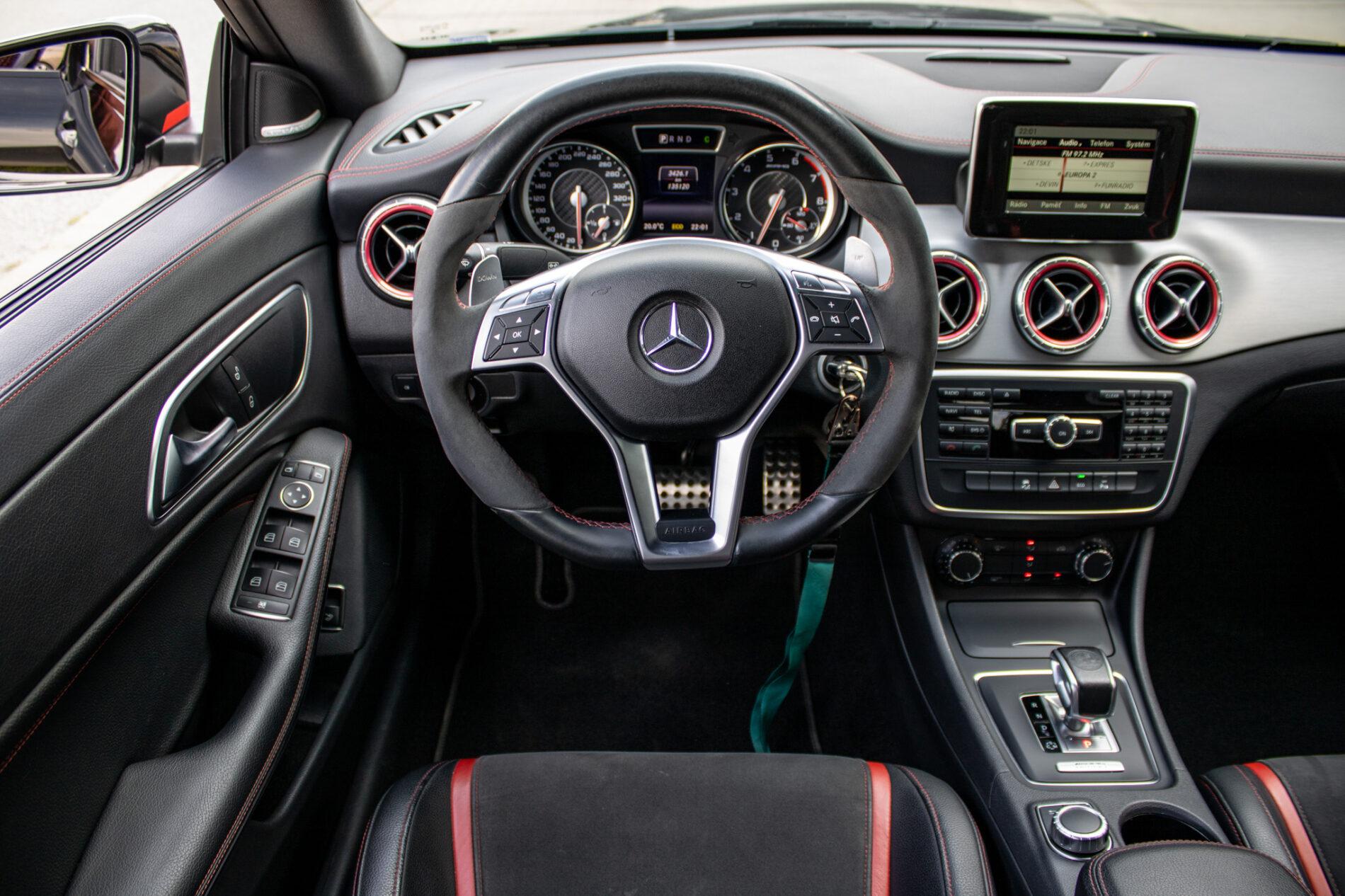 2014 Mercedes-Benz CLA 45 AMG, černá kupé, 135 120 km