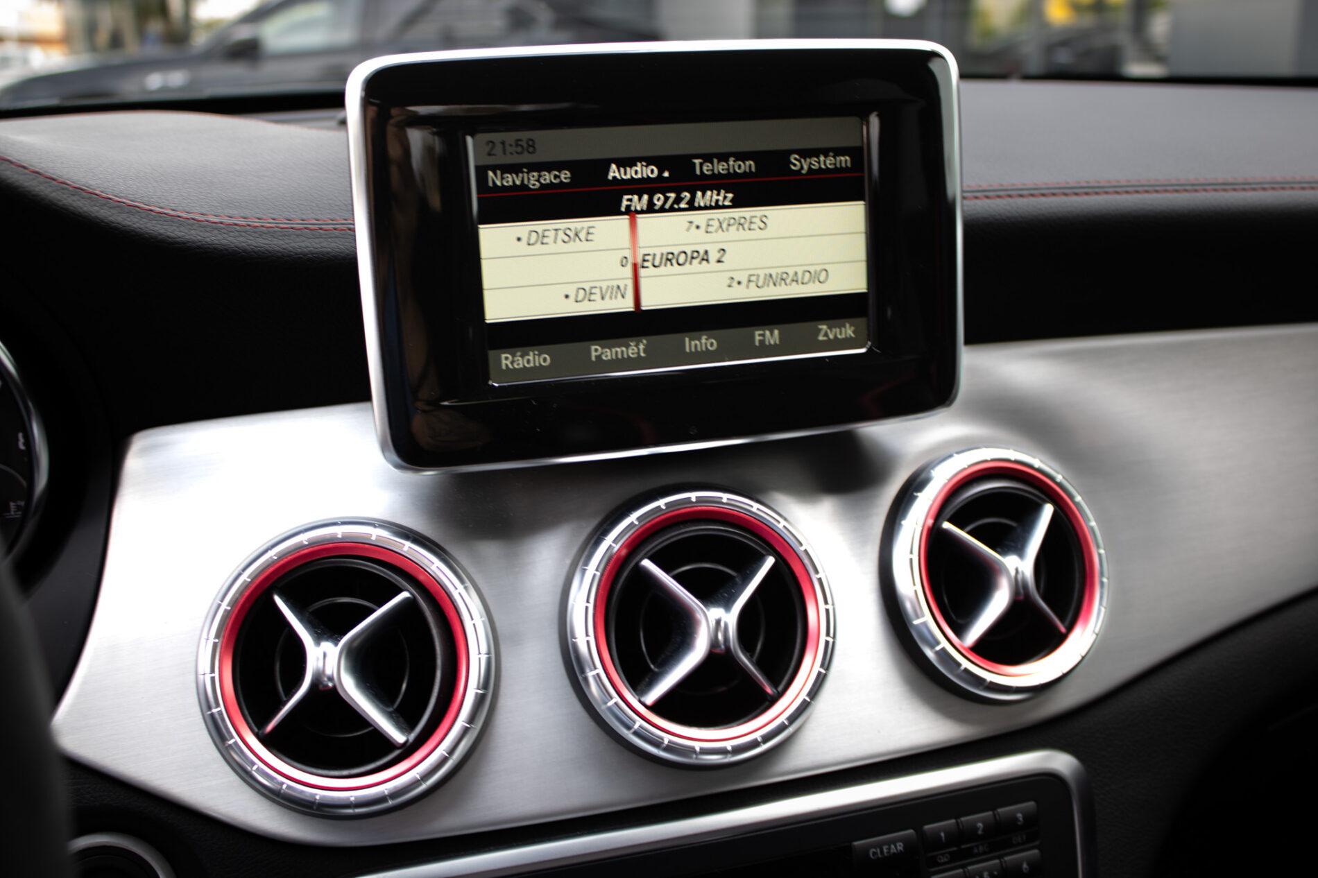 2014 Mercedes-Benz CLA 45 AMG, černá kupé, 135 120 km