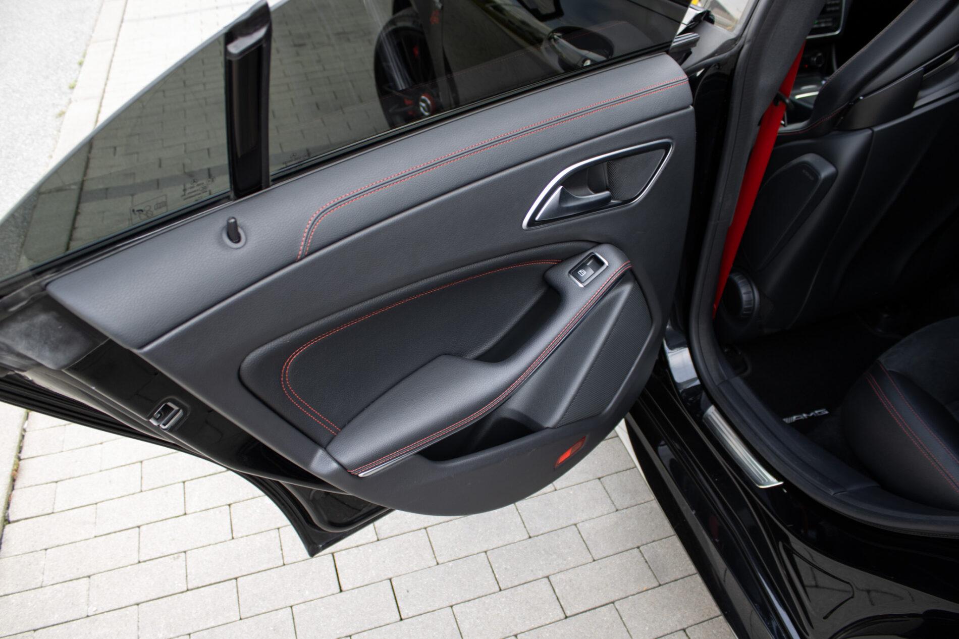 2014 Mercedes-Benz CLA 45 AMG, černá kupé, 135 120 km