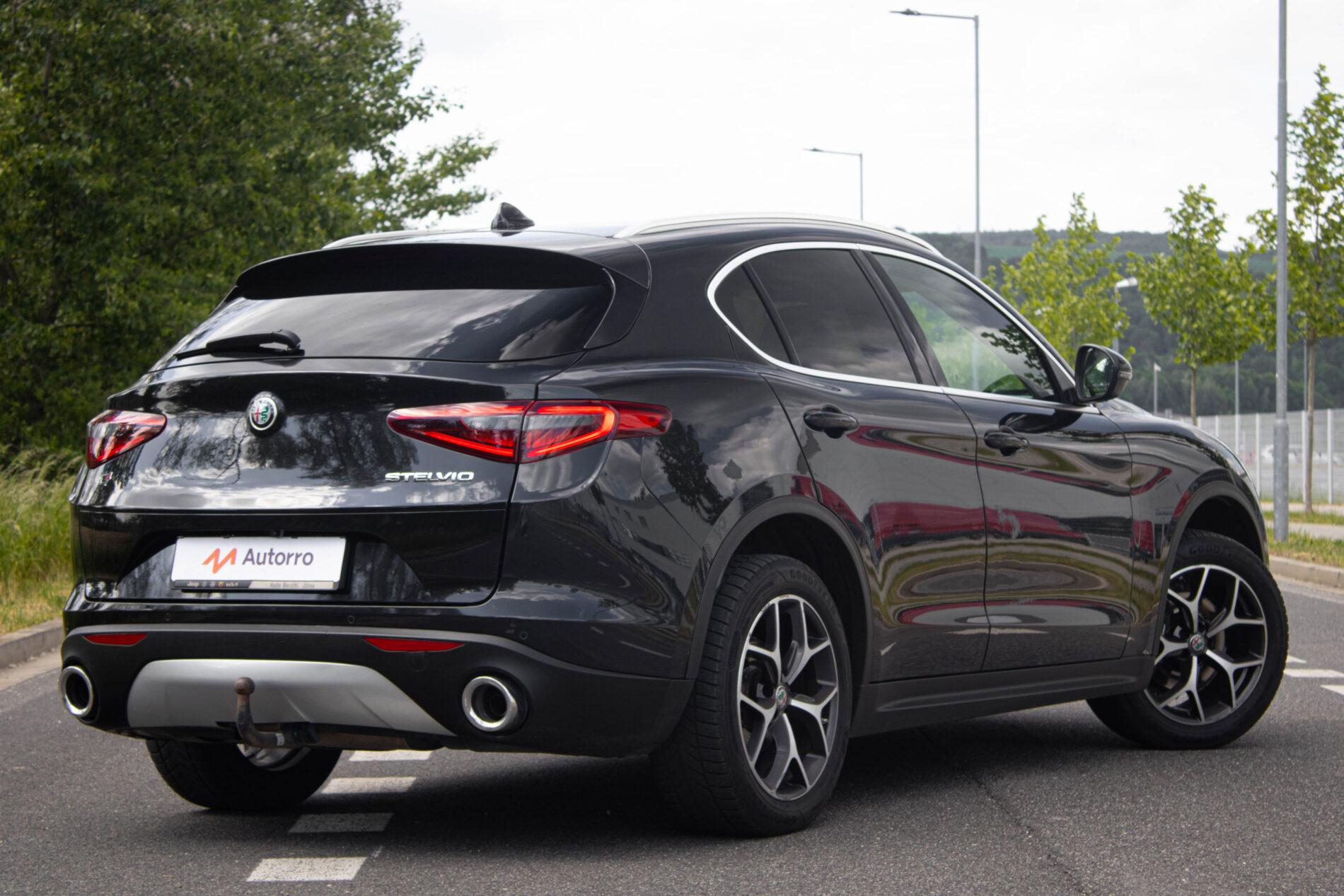 2018 Alfa Romeo Stelvio, černá suv, 239 300 km