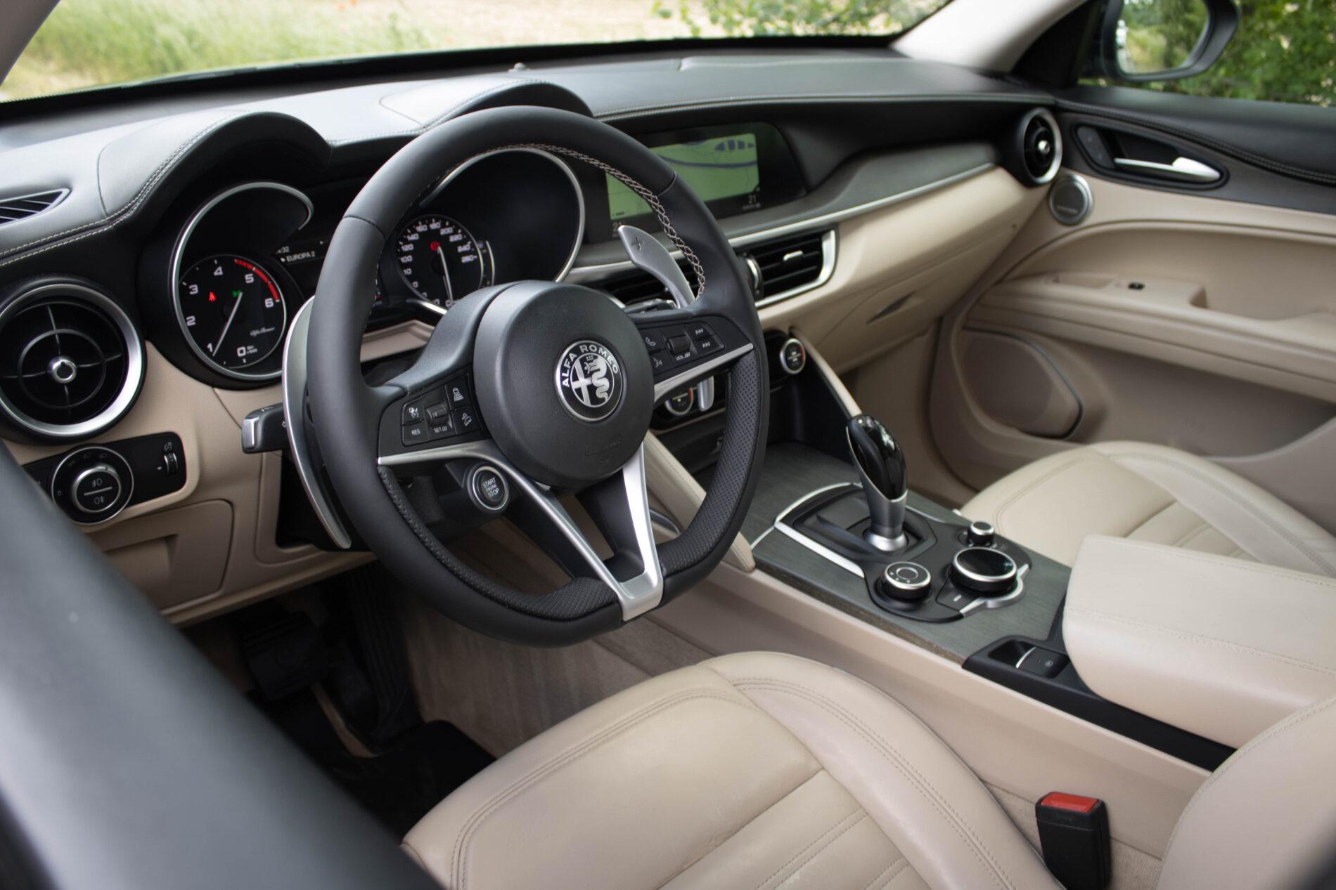2018 Alfa Romeo Stelvio, černá suv, 239 300 km