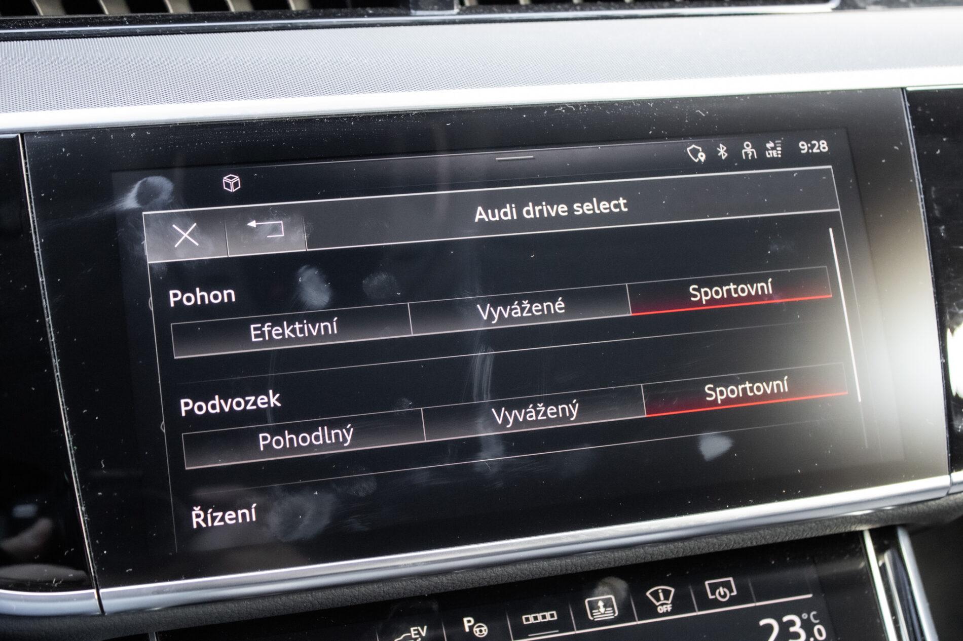 2023 AUDI A8, černá sedan, 45 533 km
