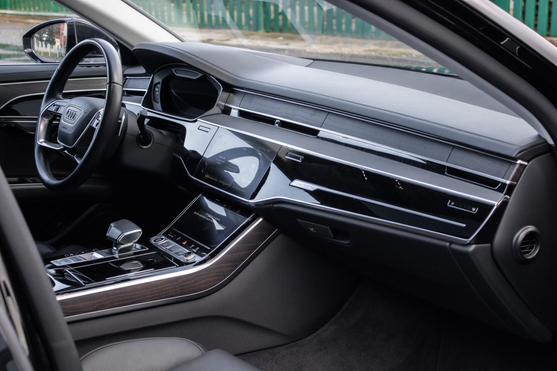 2023 AUDI A8, černá sedan, 45 533 km