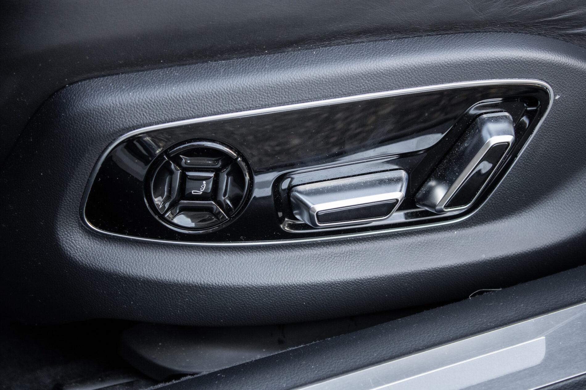 2023 AUDI A8, černá sedan, 45 533 km