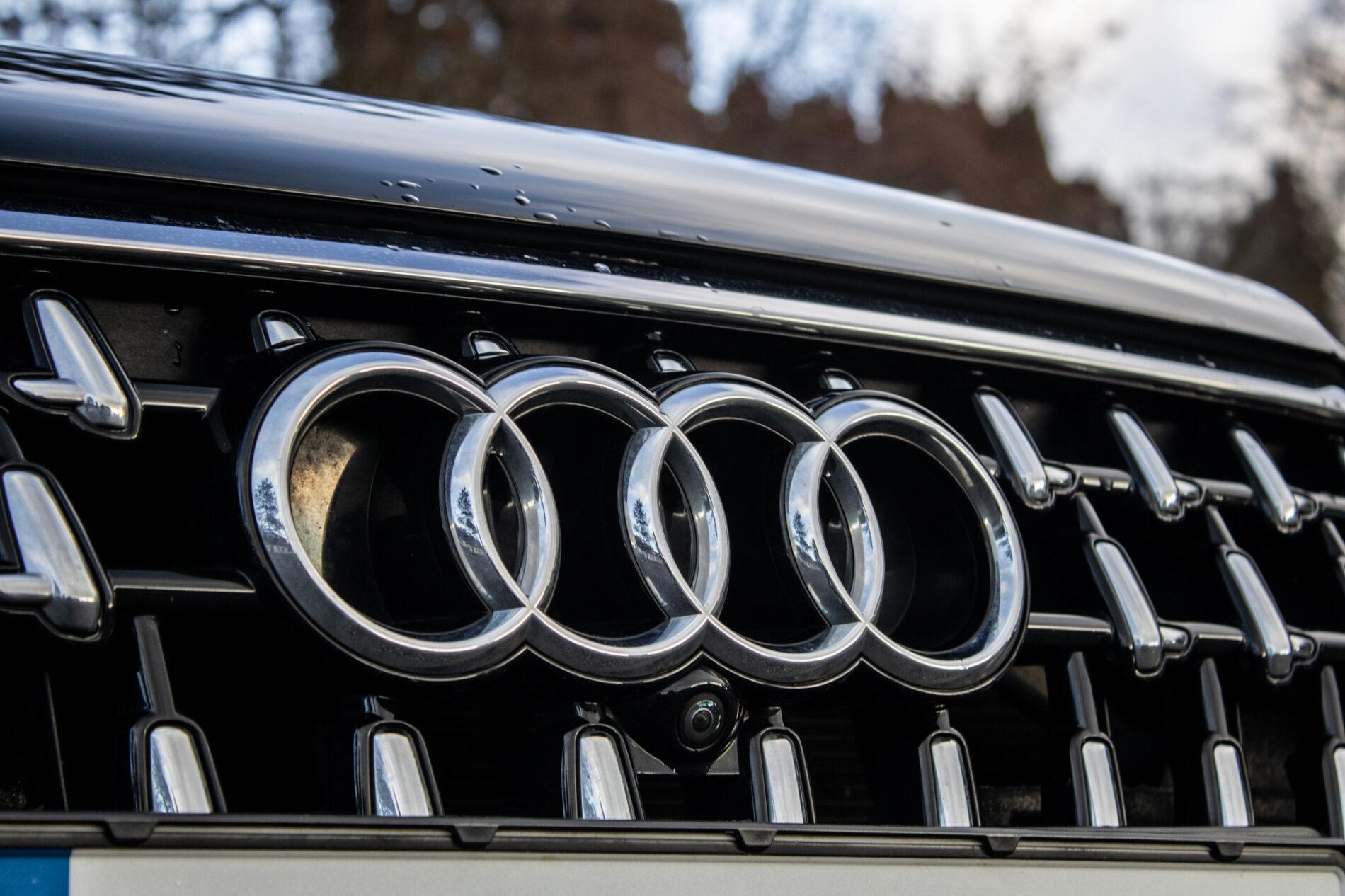 2023 AUDI A8, černá sedan, 45 533 km