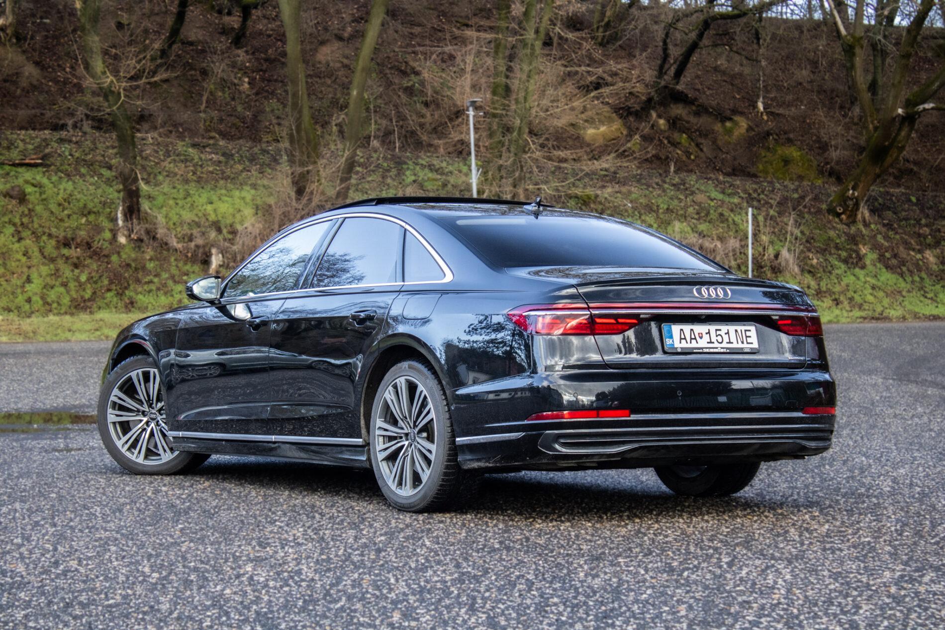 2023 AUDI A8, černá sedan, 45 533 km