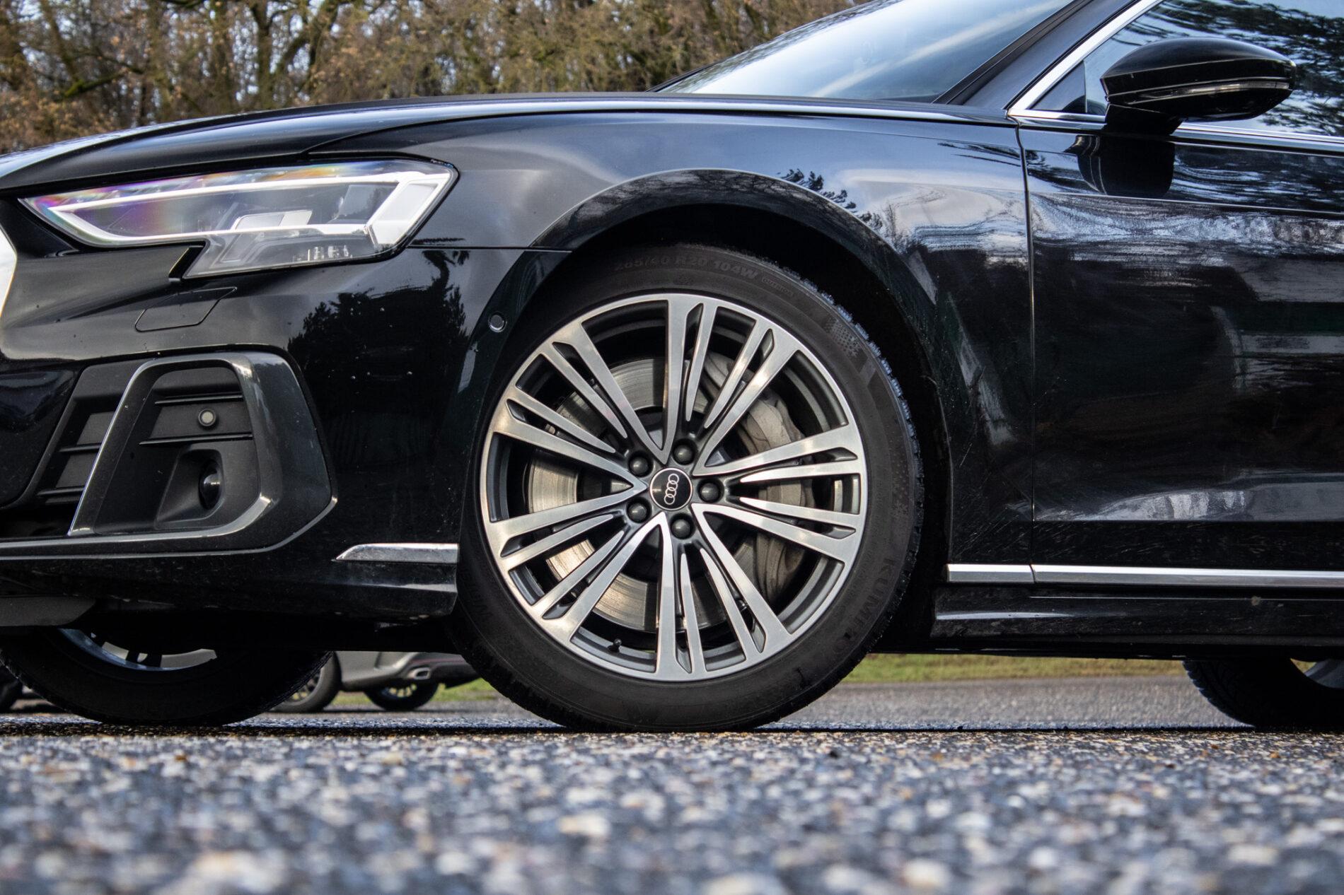 2023 AUDI A8, černá sedan, 45 533 km