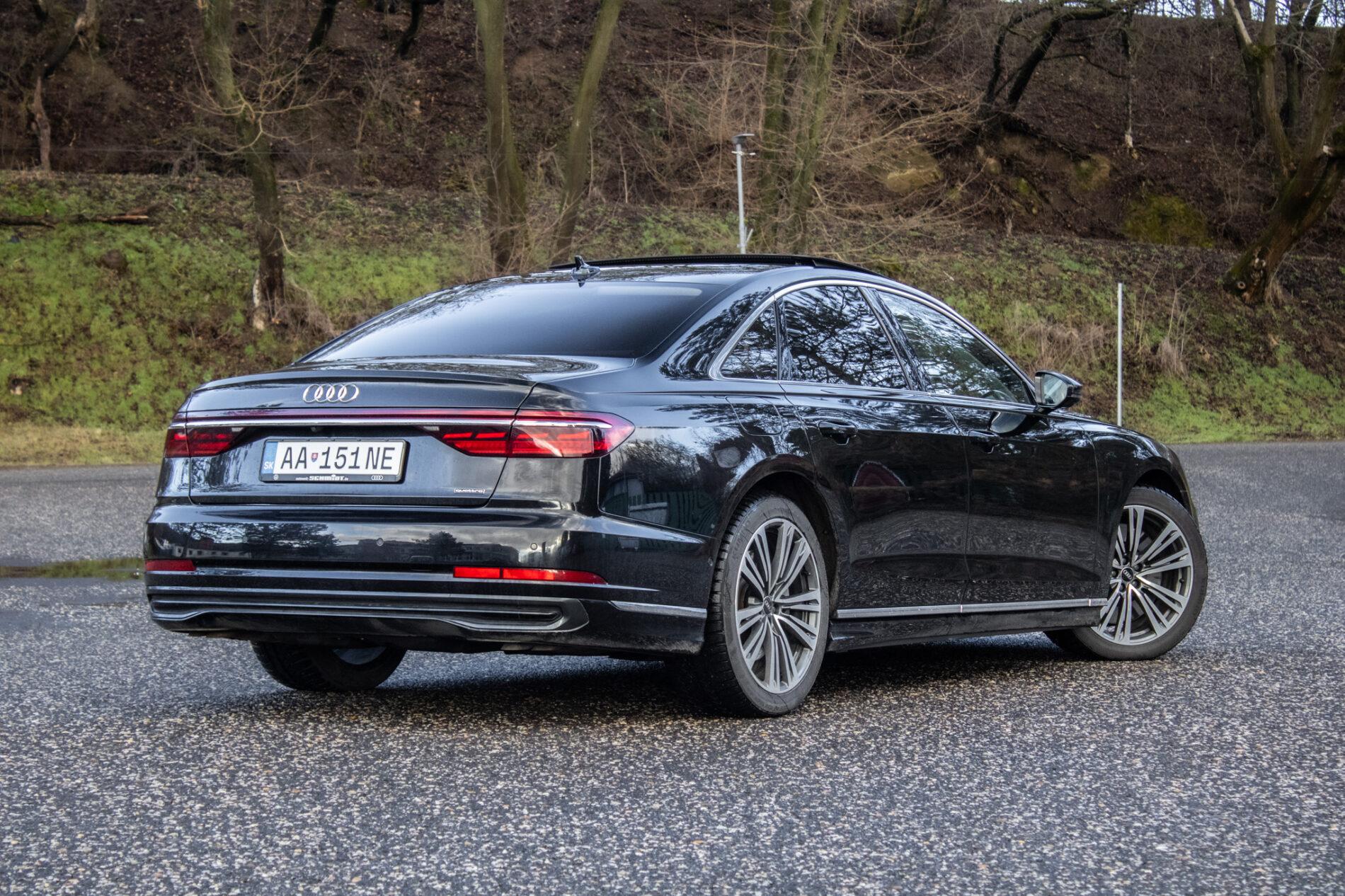 2023 AUDI A8, černá sedan, 45 533 km