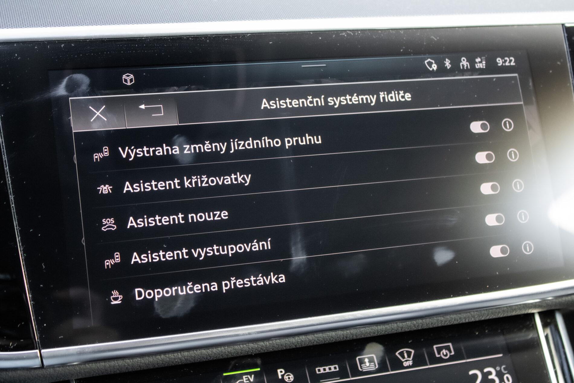 2023 AUDI A8, černá sedan, 45 533 km