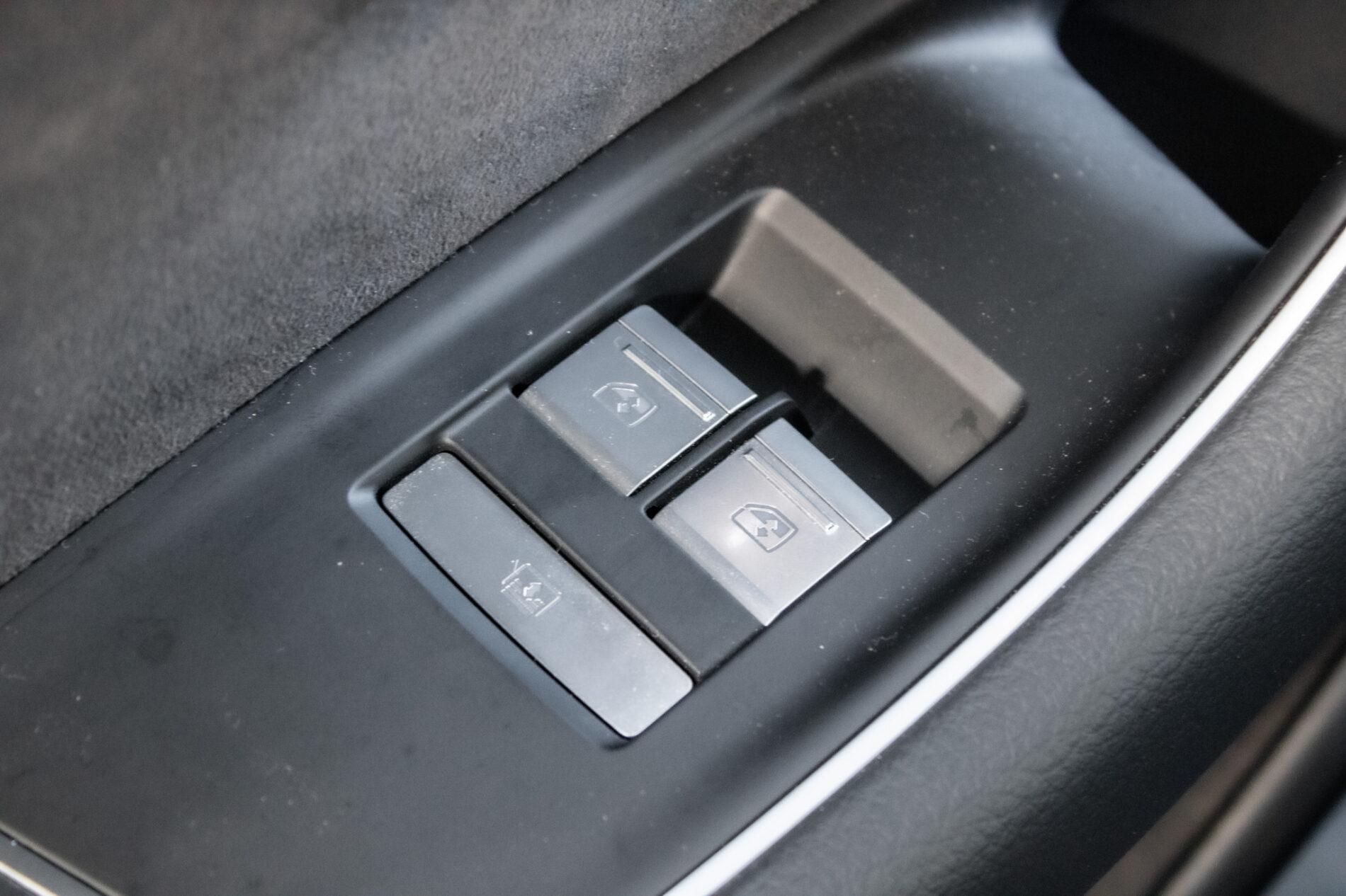 2023 AUDI A8, černá sedan, 45 533 km