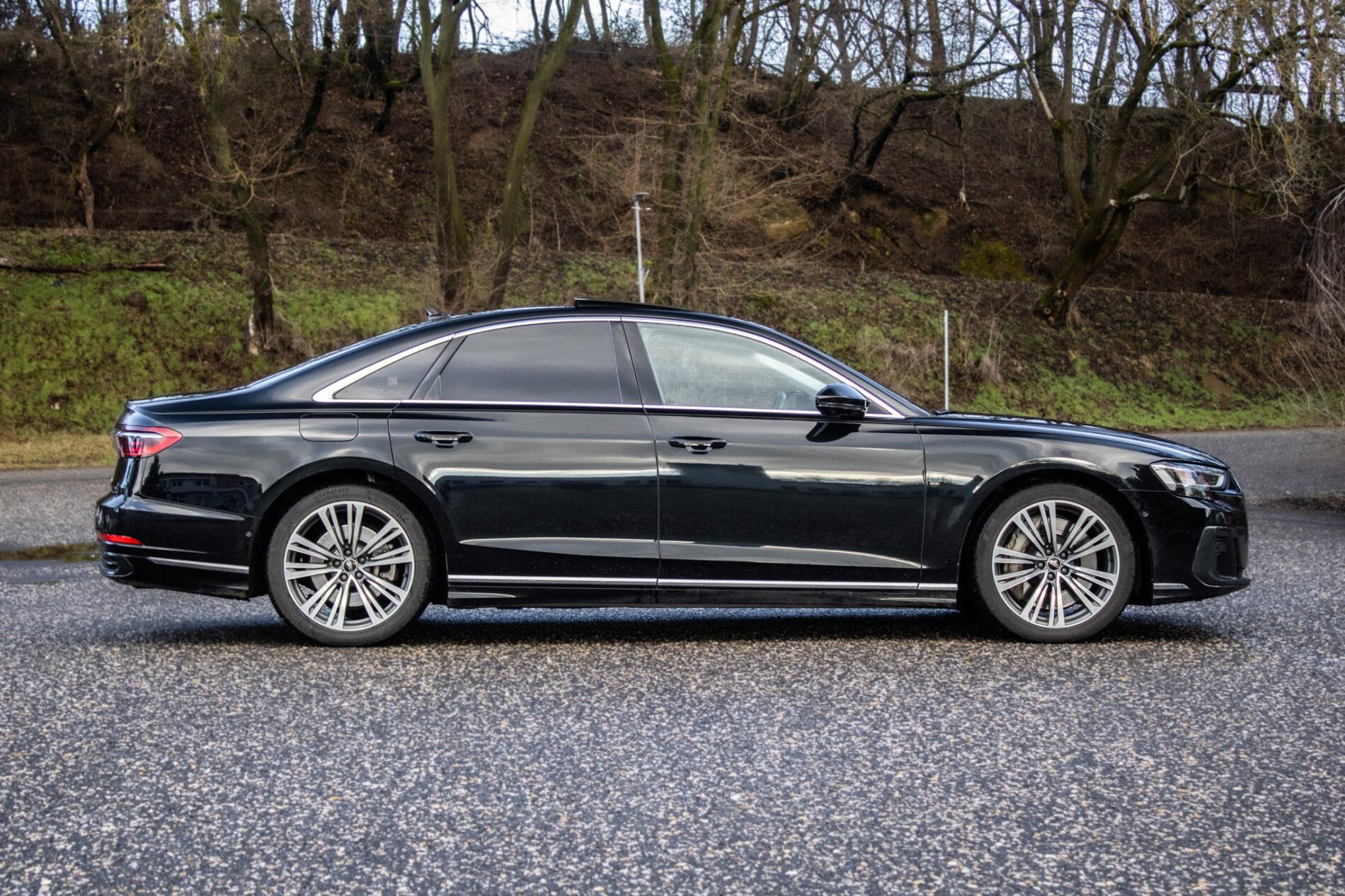 2023 AUDI A8, černá sedan, 45 533 km