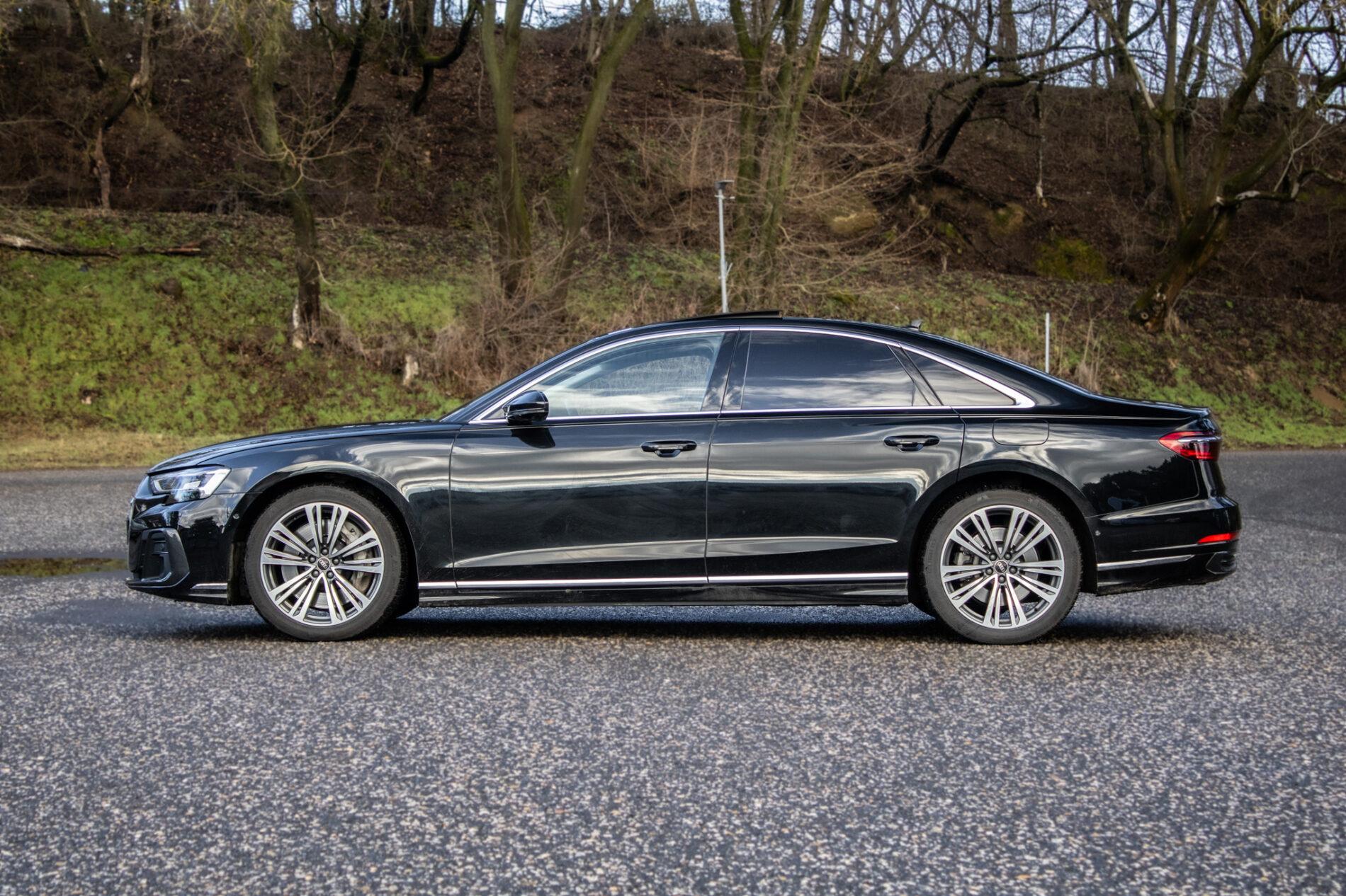 2023 AUDI A8, černá sedan, 45 533 km