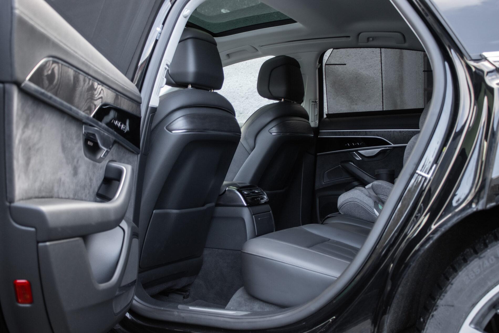 2023 AUDI A8, černá sedan, 45 533 km