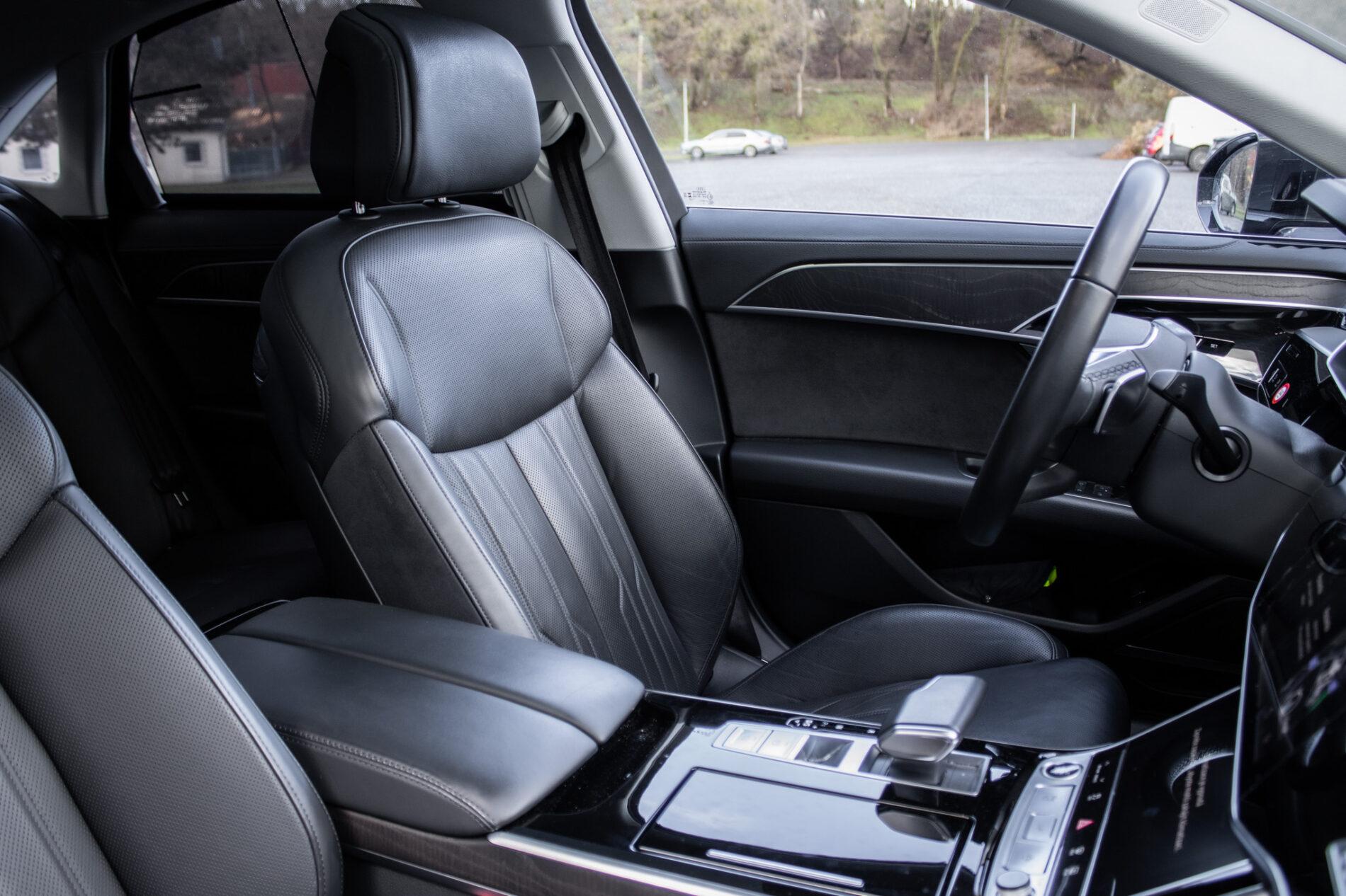 2023 AUDI A8, černá sedan, 45 533 km