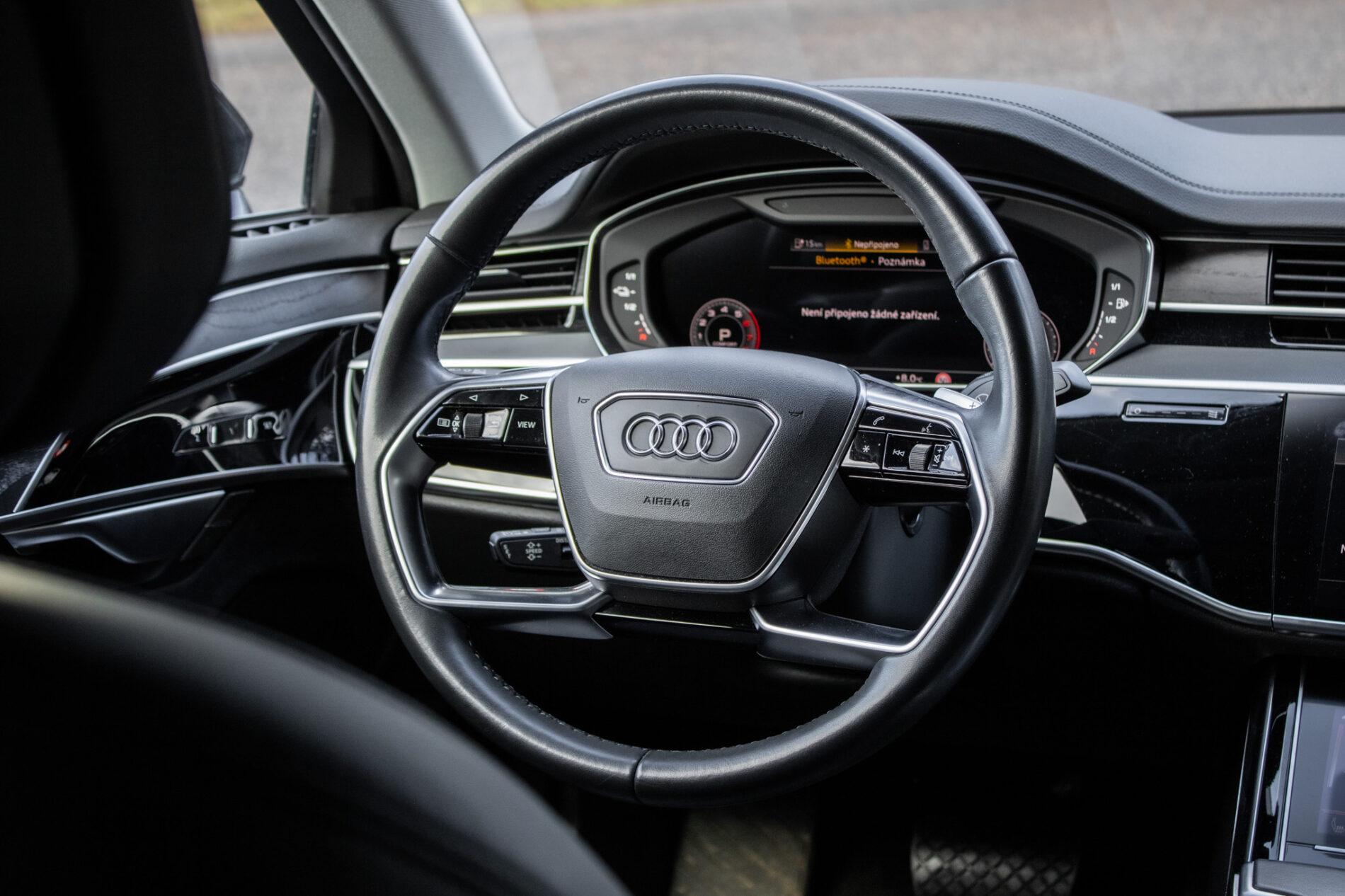 2023 AUDI A8, černá sedan, 45 533 km