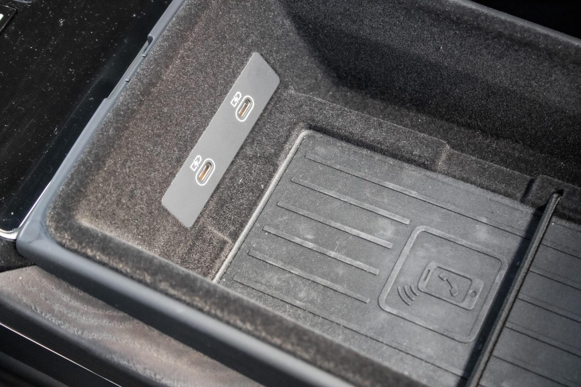 2023 AUDI A8, černá sedan, 45 533 km