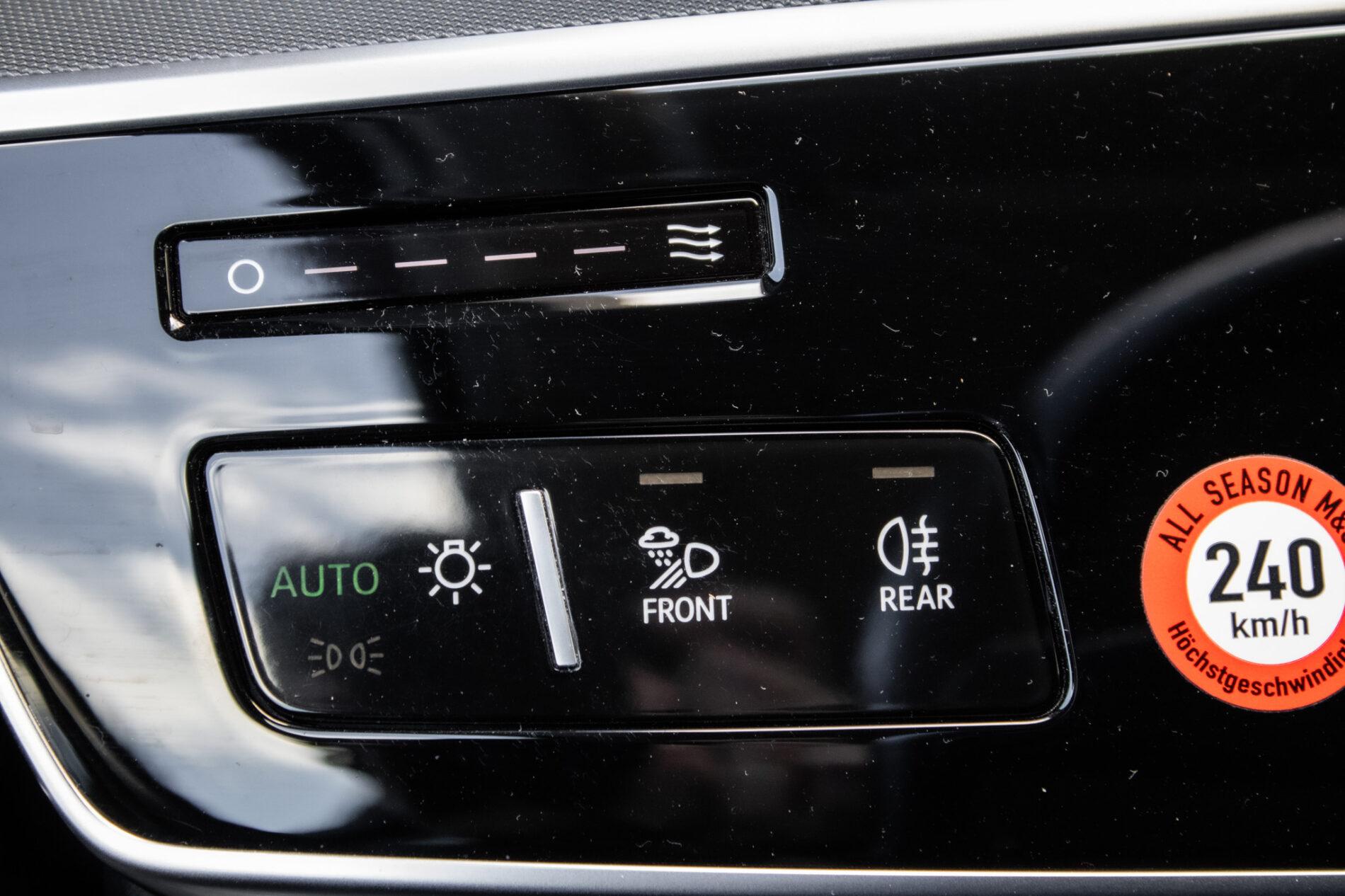 2023 AUDI A8, černá sedan, 45 533 km