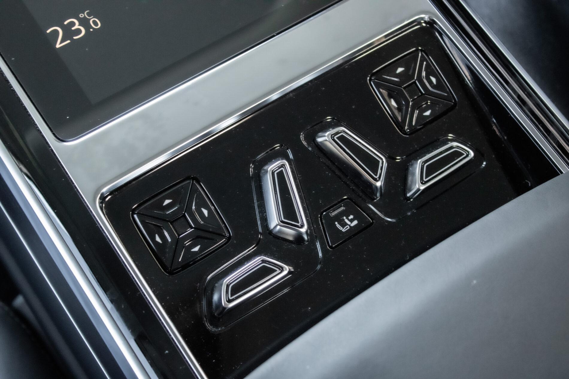 2023 AUDI A8, černá sedan, 45 533 km